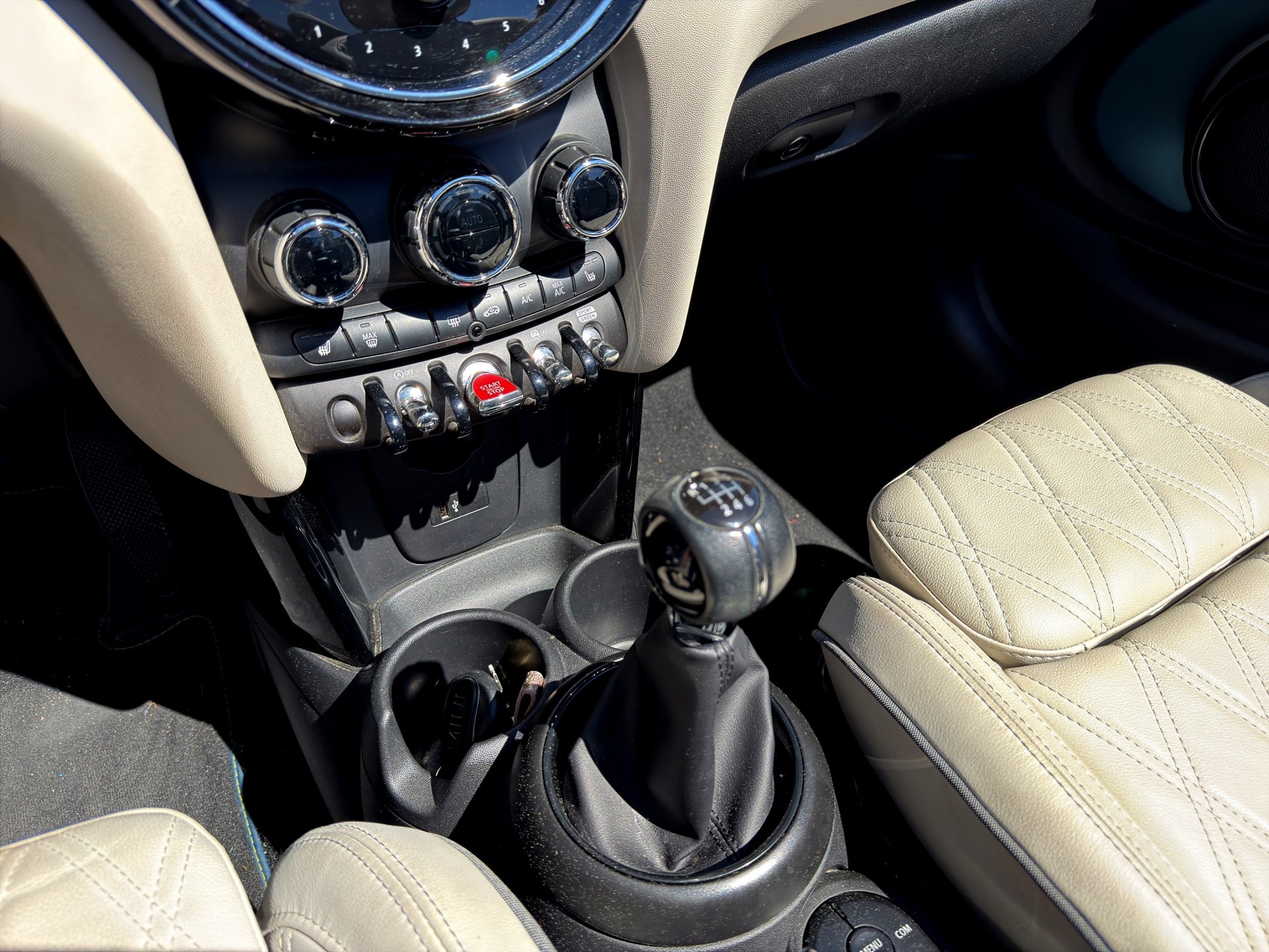MINI Cooper Cabriolet-image-18