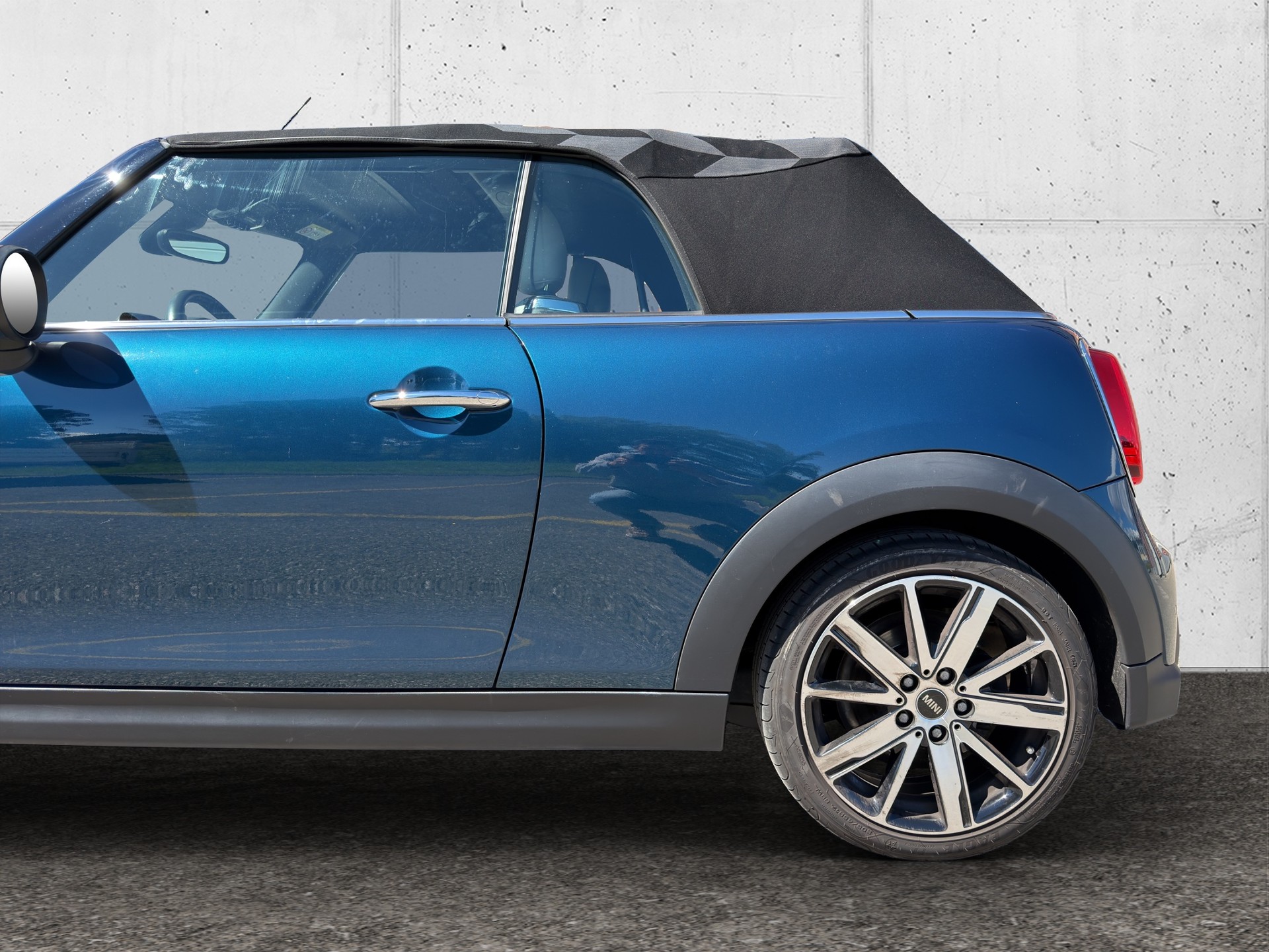 MINI Cooper Cabriolet-image-5