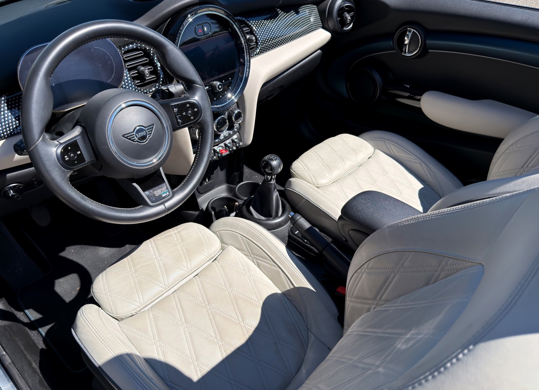 MINI Cooper Cabriolet-image-11