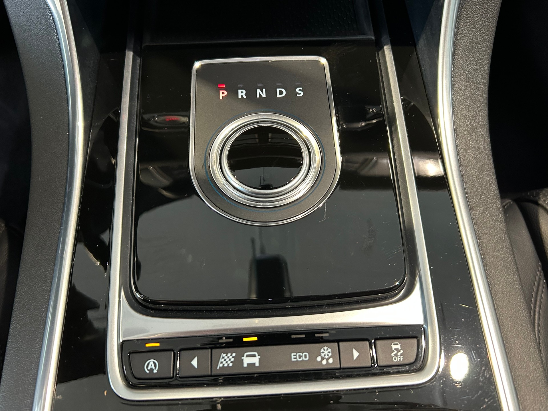 JAGUAR XF 30d Prestige Automatic-image-20