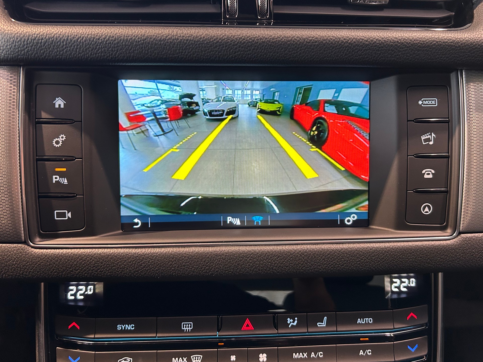 JAGUAR XF 30d Prestige Automatic-image-18