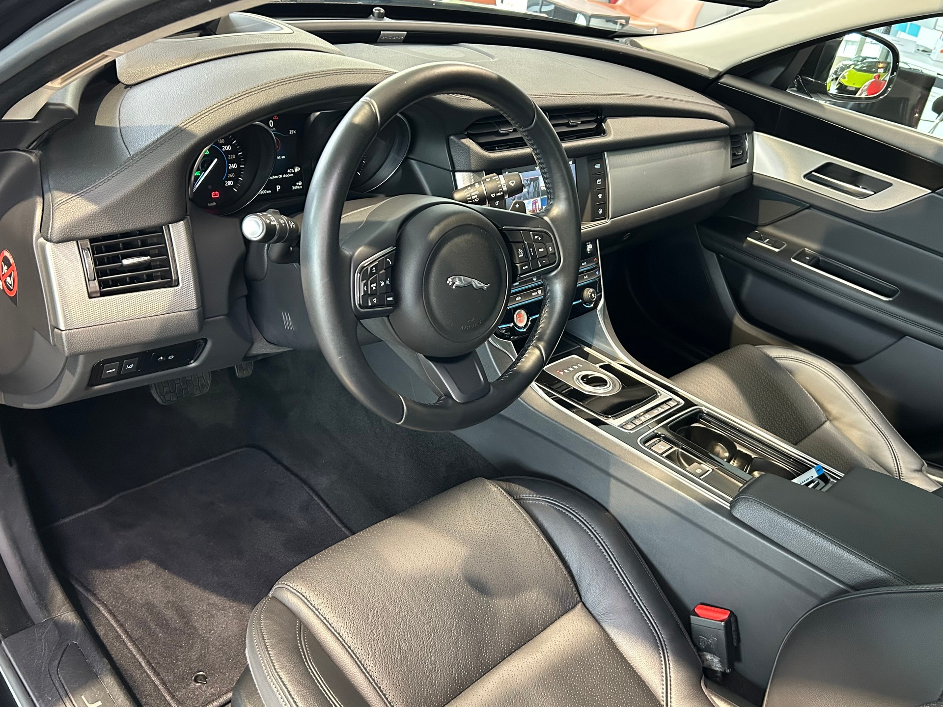 JAGUAR XF 30d Prestige Automatic-image-8