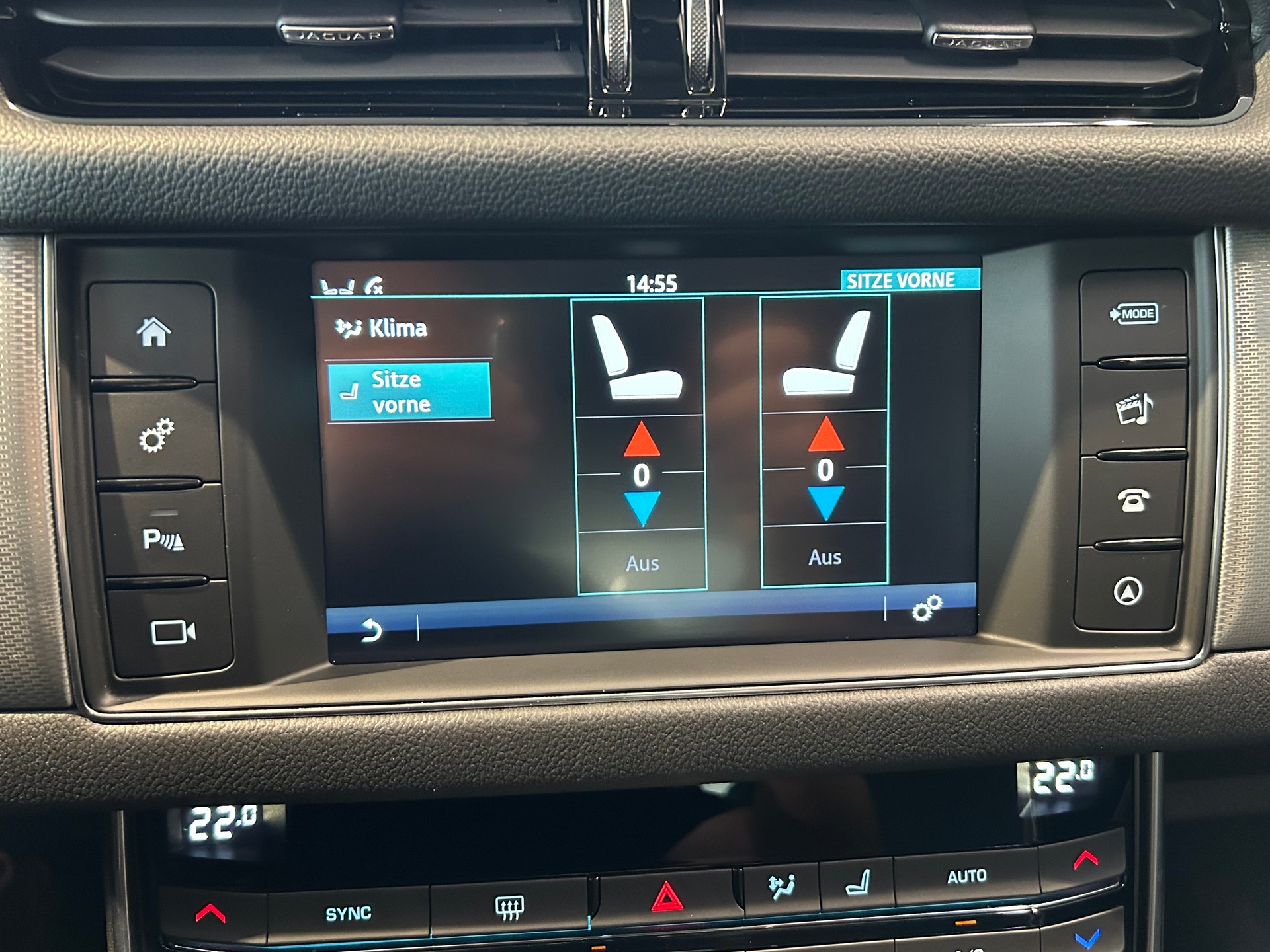 JAGUAR XF 30d Prestige Automatic-image-19