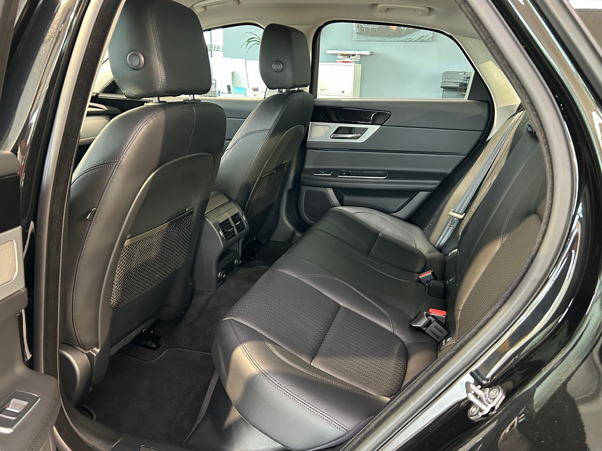 JAGUAR XF 30d Prestige Automatic-image-16