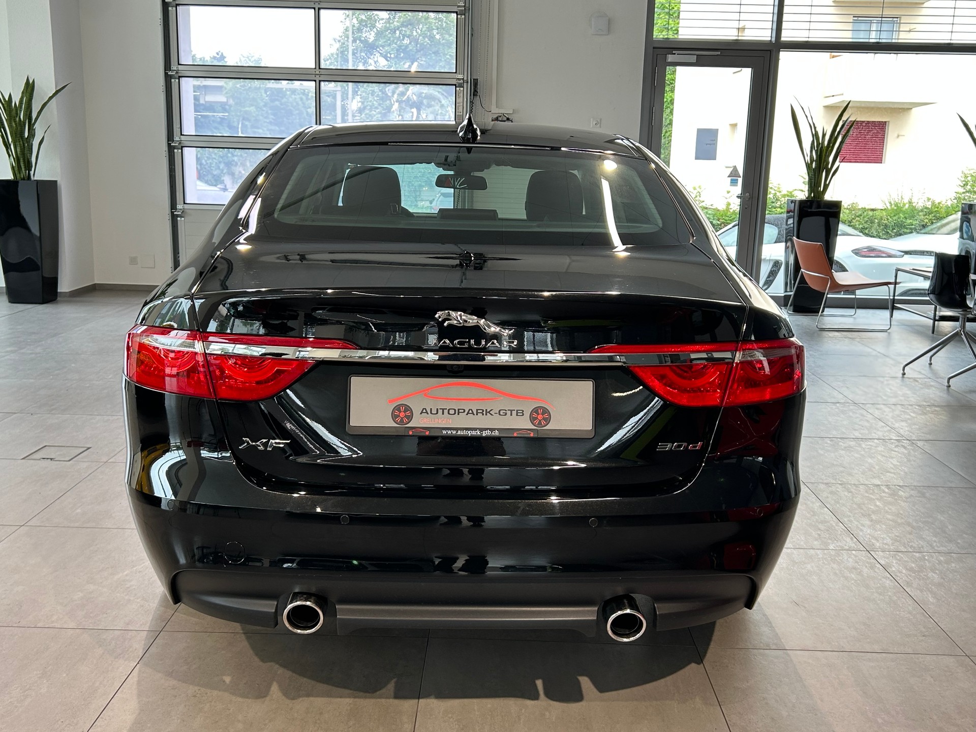JAGUAR XF 30d Prestige Automatic-image-7