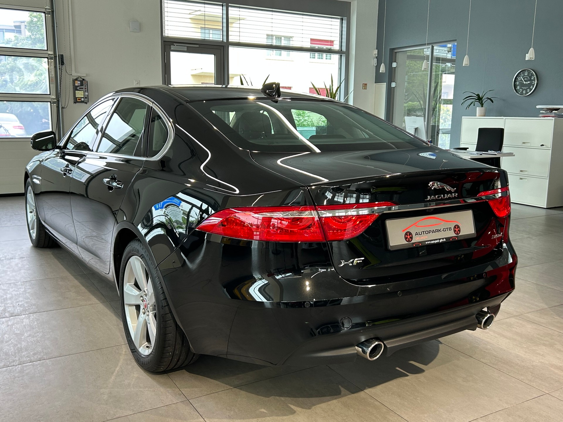 JAGUAR XF 30d Prestige Automatic-image-5
