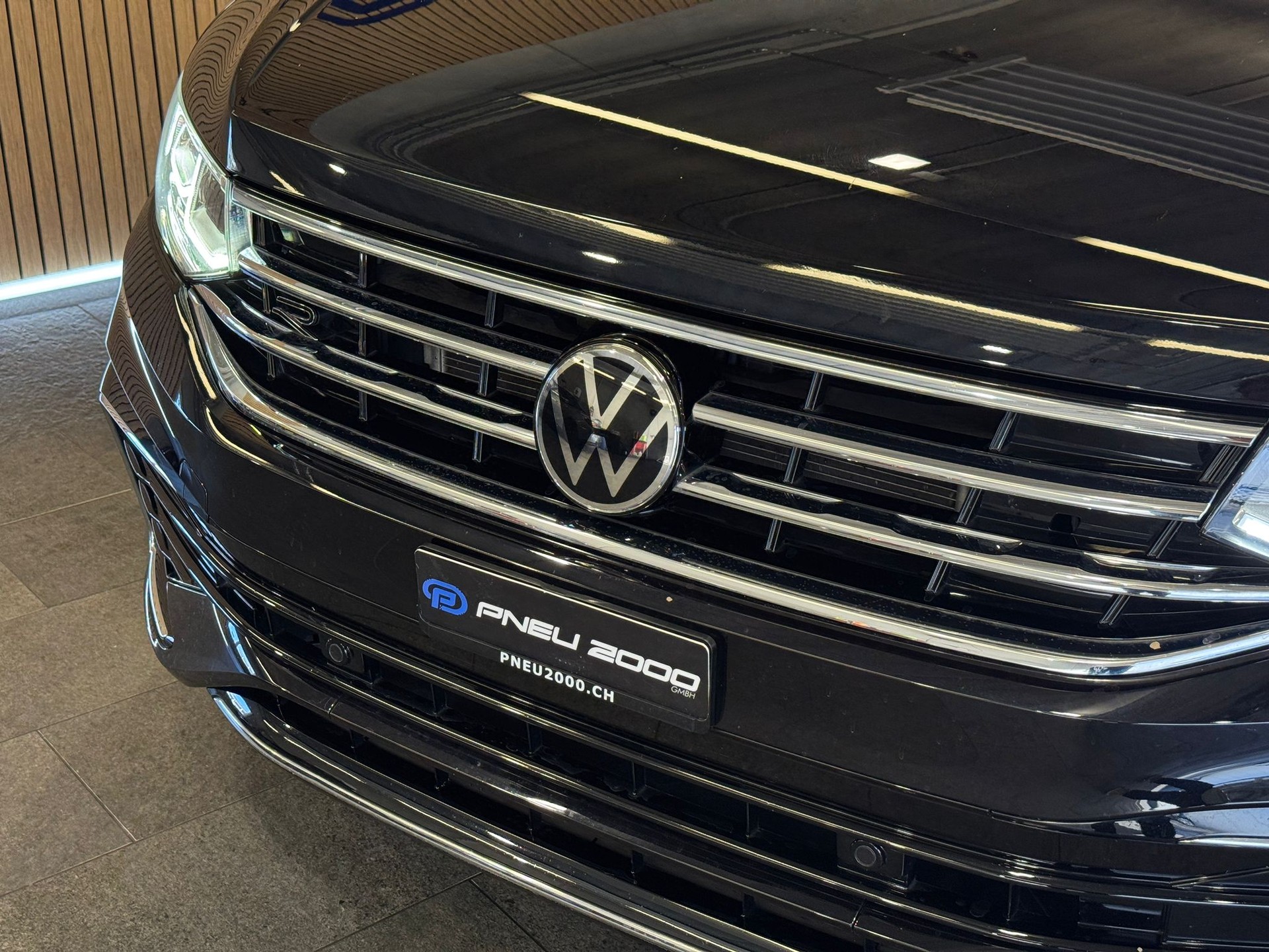 VW Tiguan 2.0 TDI SCR R-Line 4Motion DSG-showroom-element-2