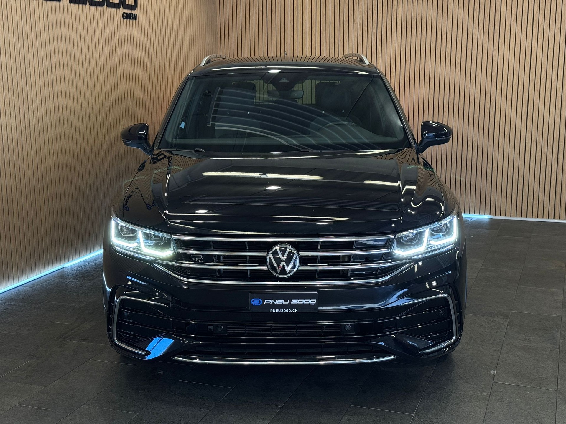 VW Tiguan 2.0 TDI SCR R-Line 4Motion DSG-showroom-element-1