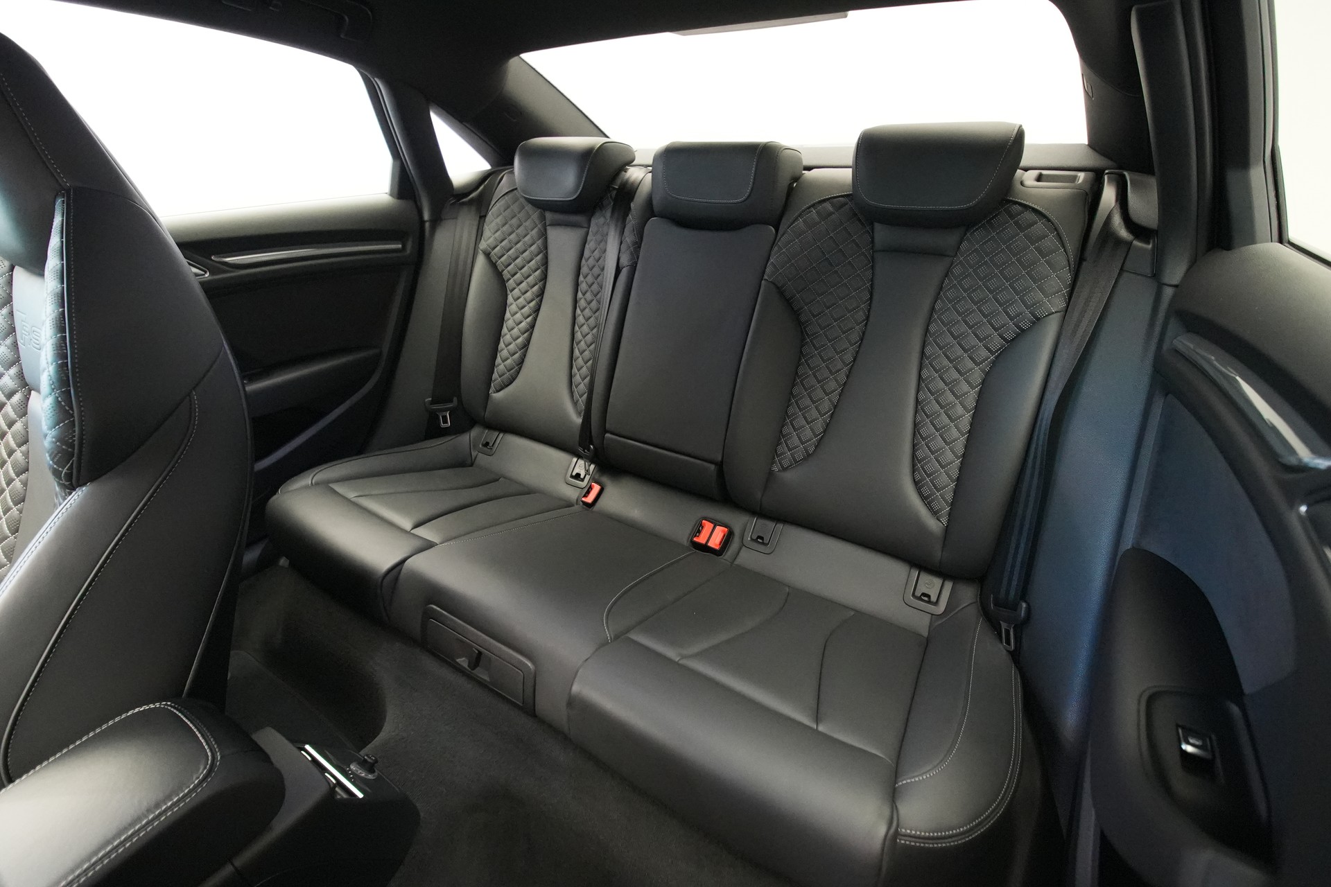 AUDI RS3 Limousine 2.5 TSI quattro S-tronic *Sportsitze* *Assistenzpaket* *B&O*-image-14
