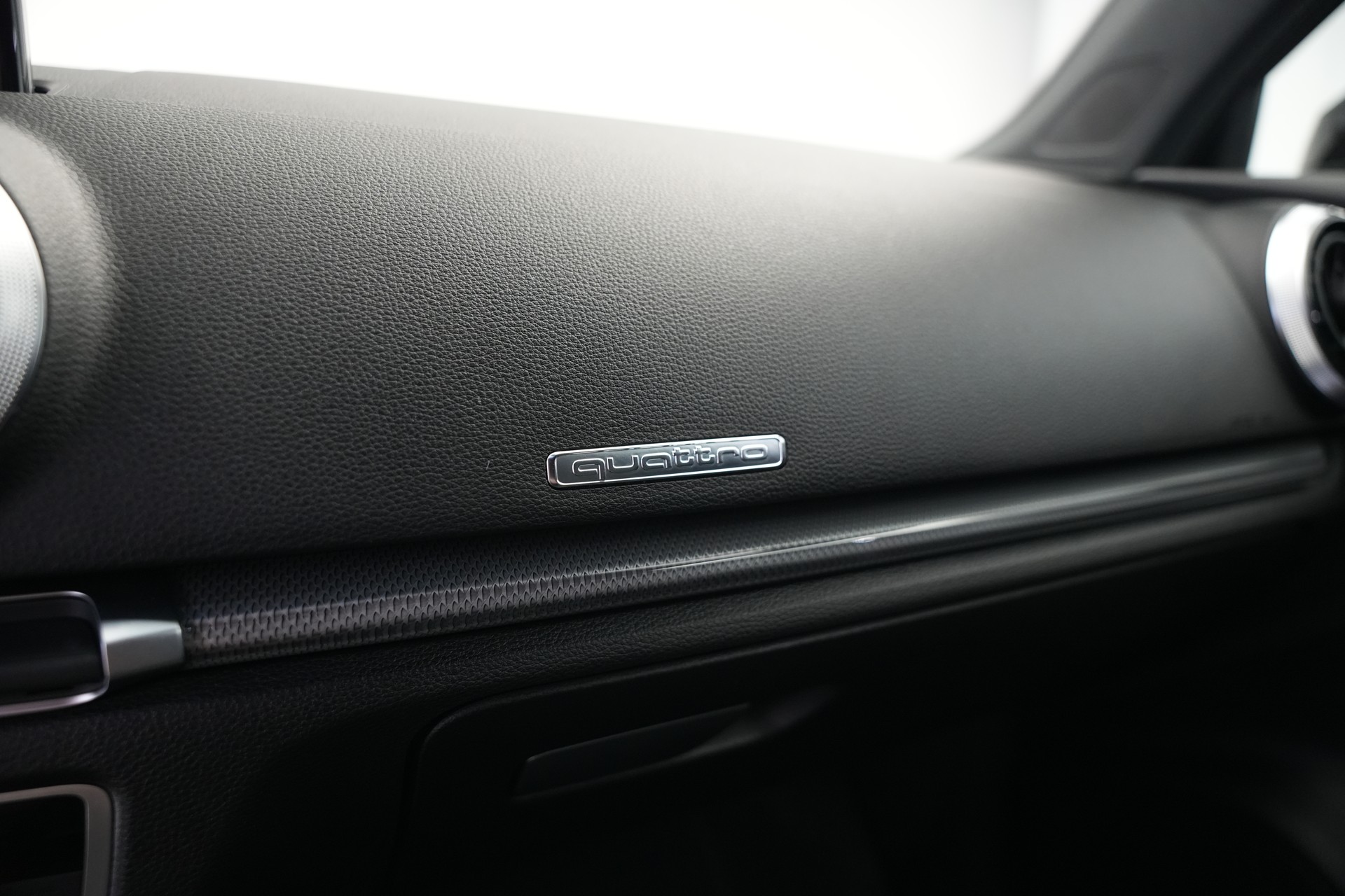 AUDI RS3 Limousine 2.5 TSI quattro S-tronic *Sportsitze* *Assistenzpaket* *B&O*-image-26