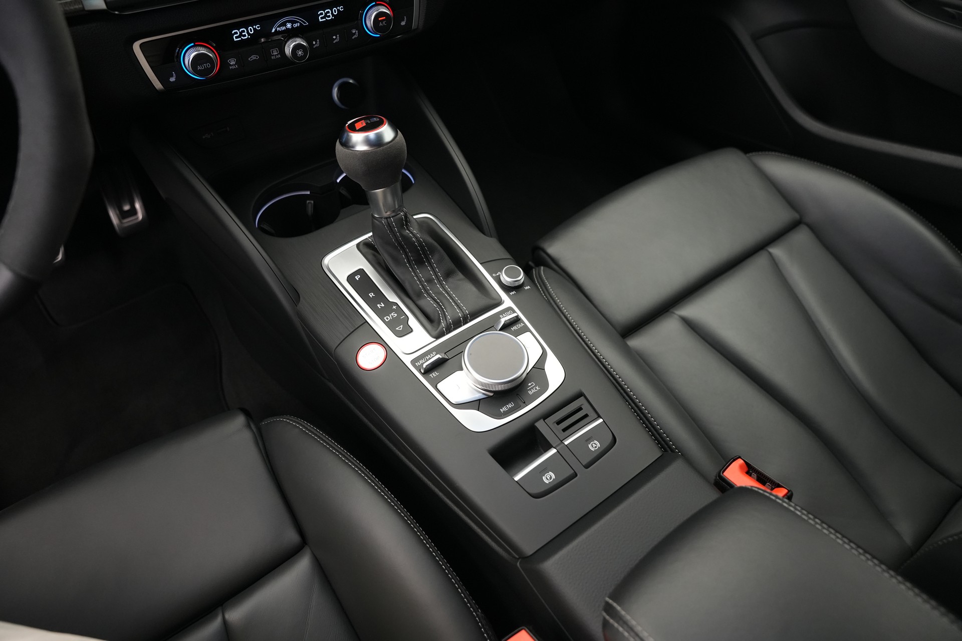 AUDI RS3 Limousine 2.5 TSI quattro S-tronic *Sportsitze* *Assistenzpaket* *B&O*-image-19