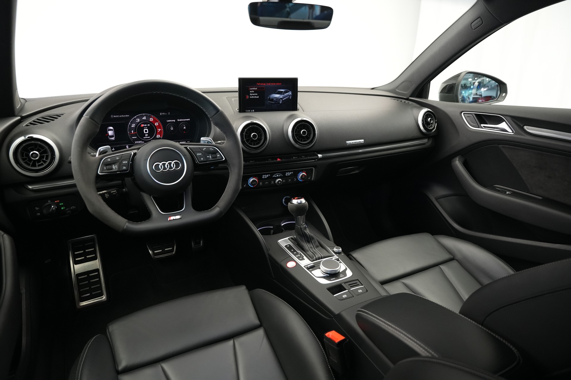 AUDI RS3 Limousine 2.5 TSI quattro S-tronic *Sportsitze* *Assistenzpaket* *B&O*-image-10