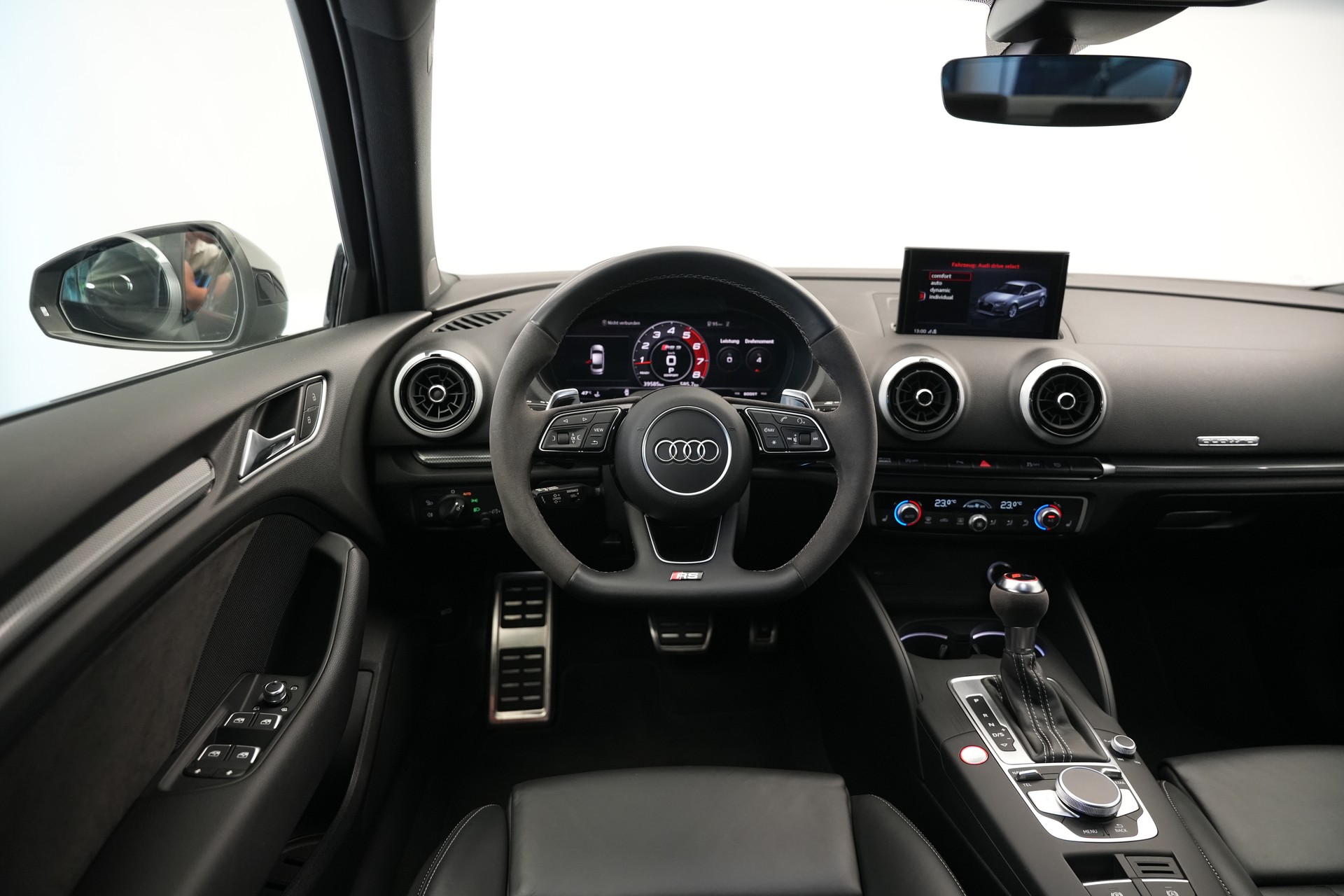 AUDI RS3 Limousine 2.5 TSI quattro S-tronic *Sportsitze* *Assistenzpaket* *B&O*-image-11