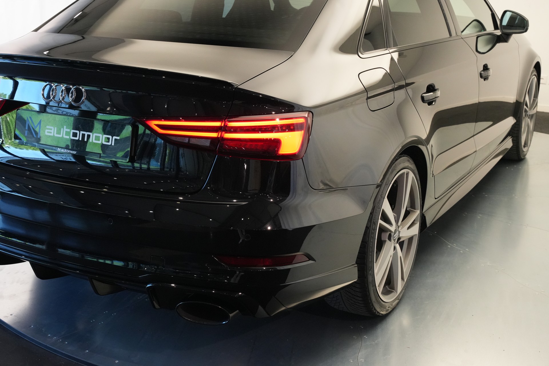 AUDI RS3 Limousine 2.5 TSI quattro S-tronic *Sportsitze* *Assistenzpaket* *B&O*-image-35