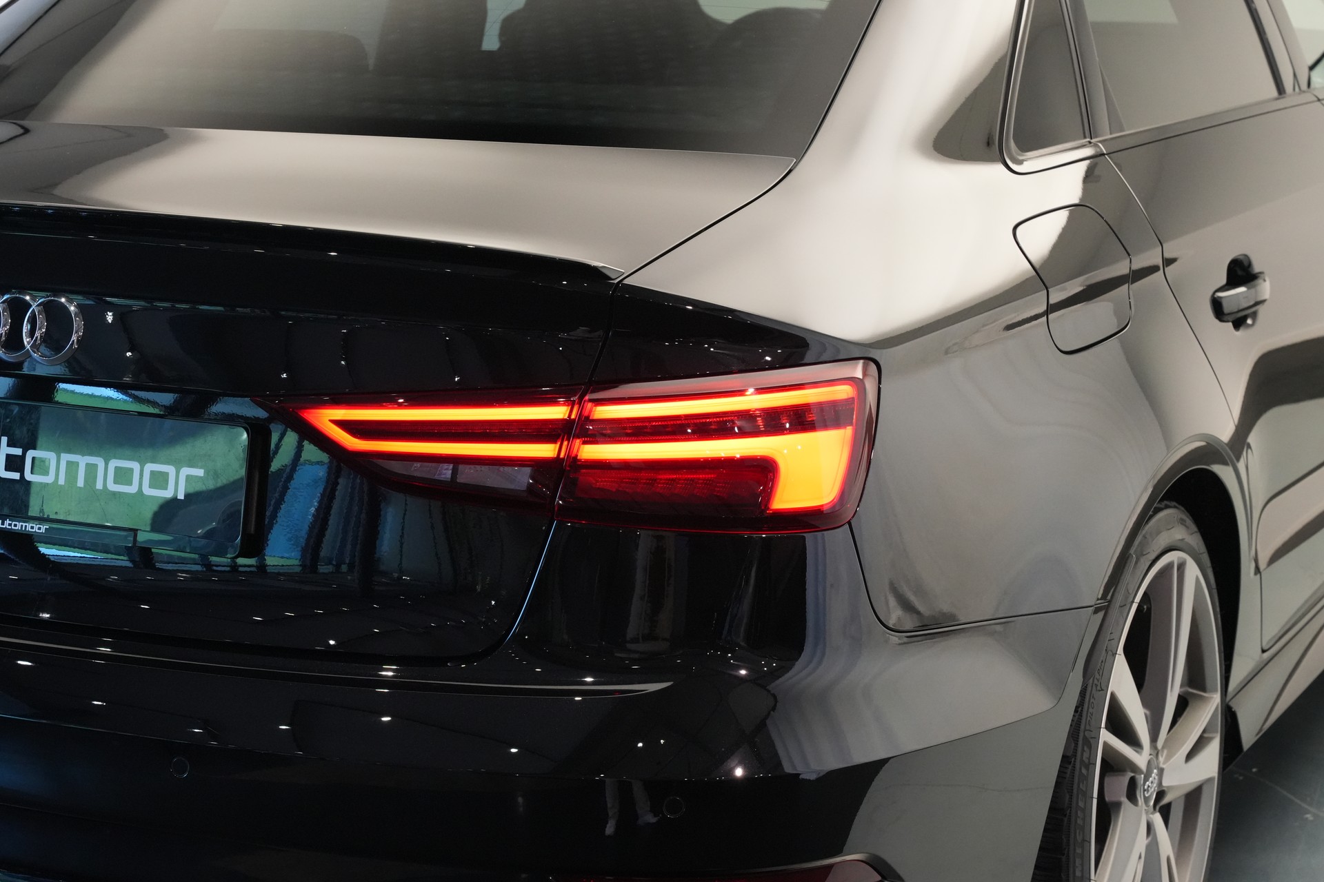AUDI RS3 Limousine 2.5 TSI quattro S-tronic *Sportsitze* *Assistenzpaket* *B&O*-image-36