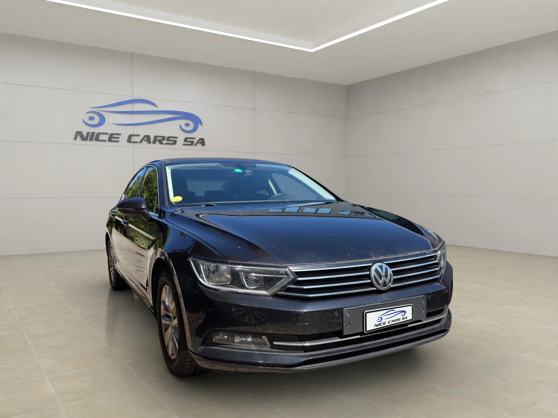 VW Passat 1.6 TDI BlM Trendline-showroom-element-1