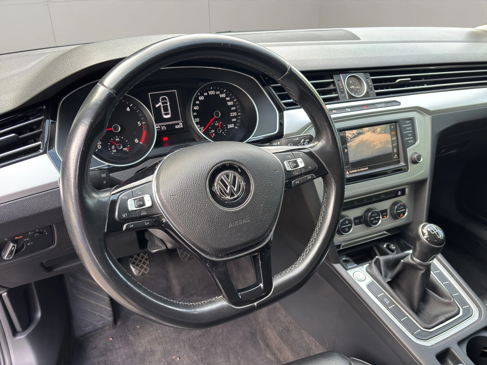 VW Passat 1.6 TDI BlM Trendline-image-6