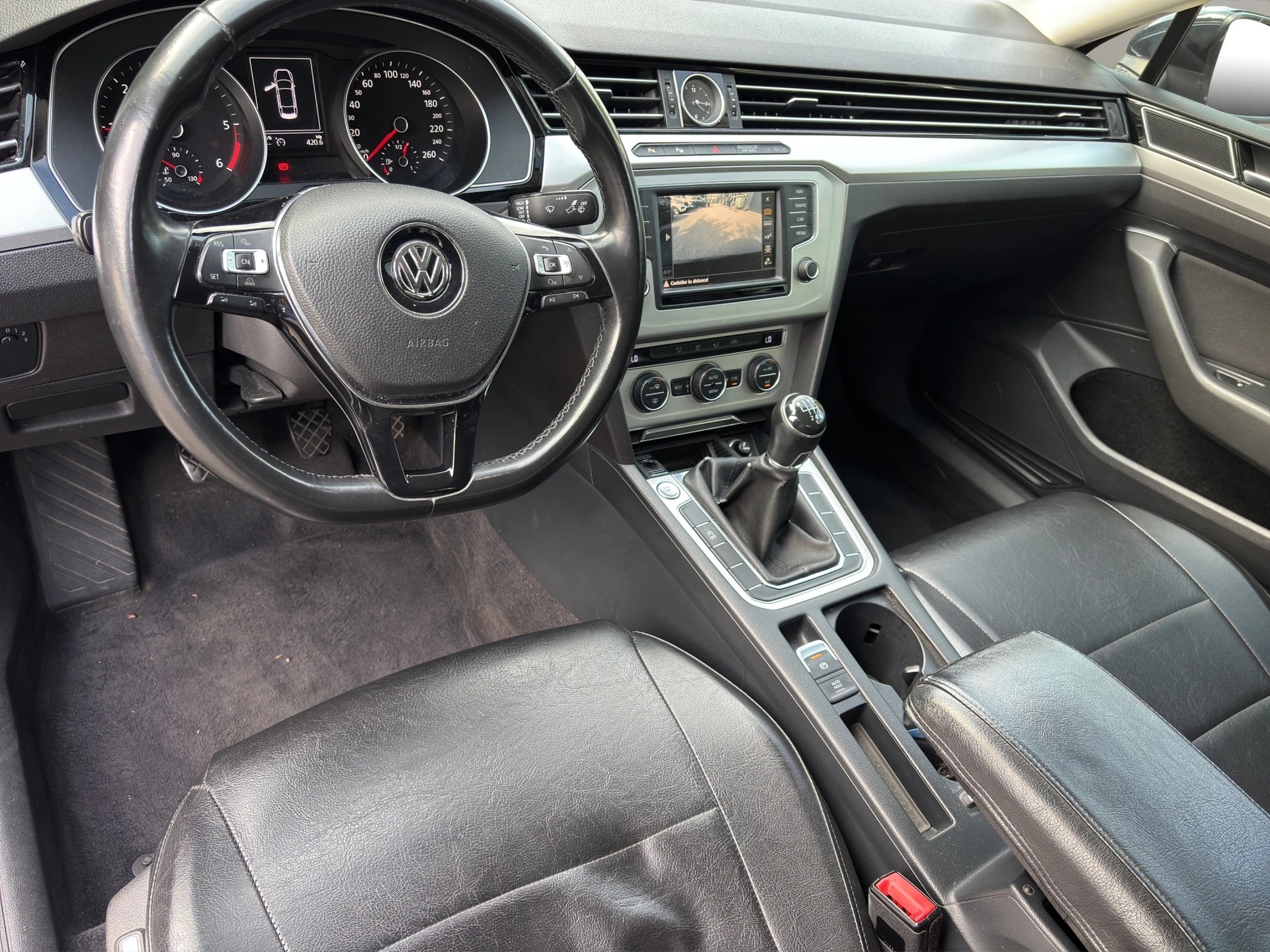VW Passat 1.6 TDI BlM Trendline-image-7