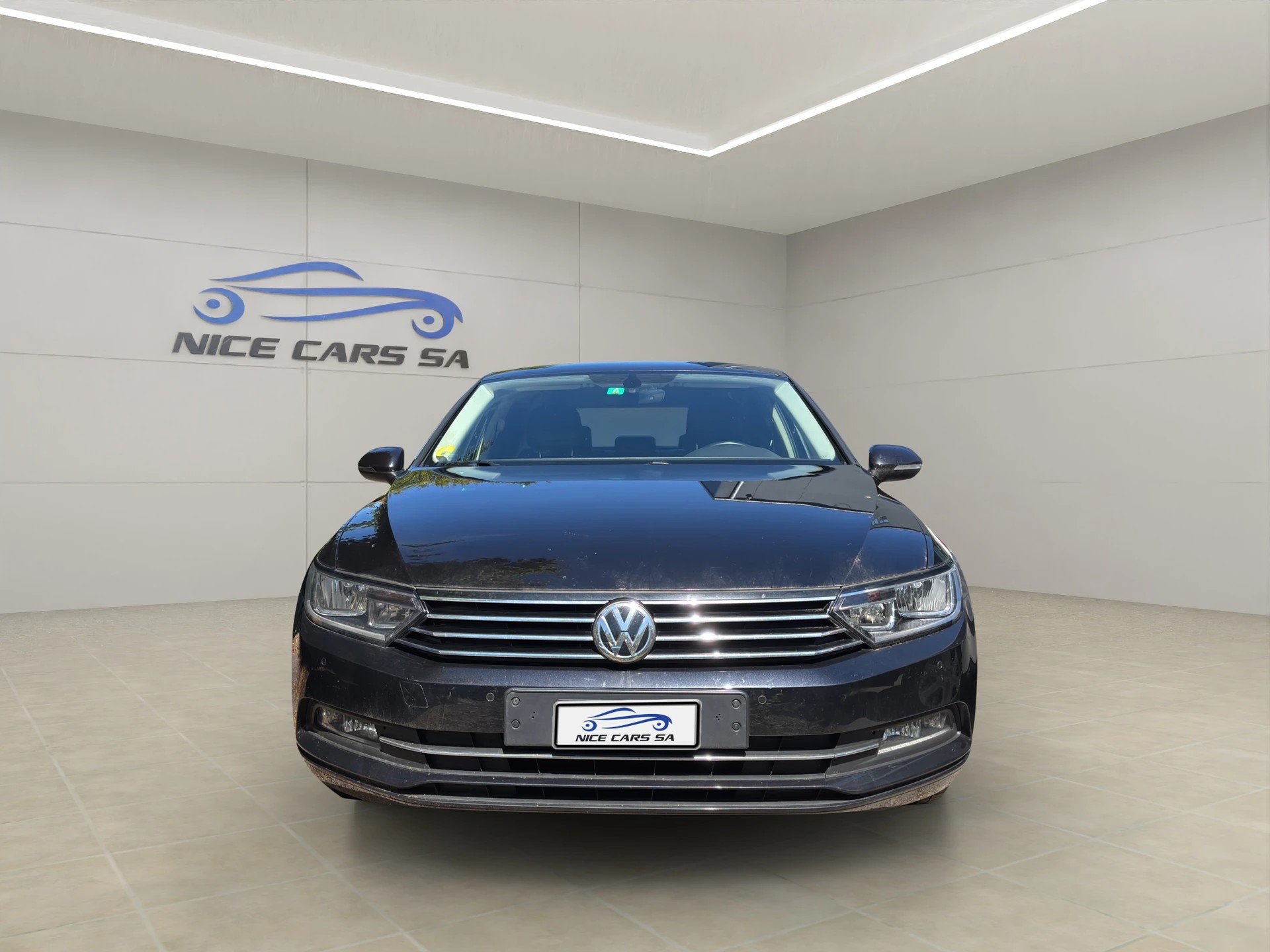VW Passat 1.6 TDI BlM Trendline-showroom-element-2