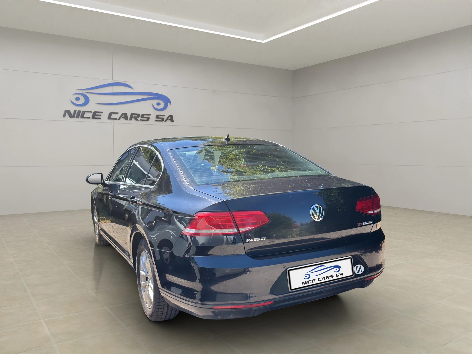 VW Passat 1.6 TDI BlM Trendline-showroom-element-3