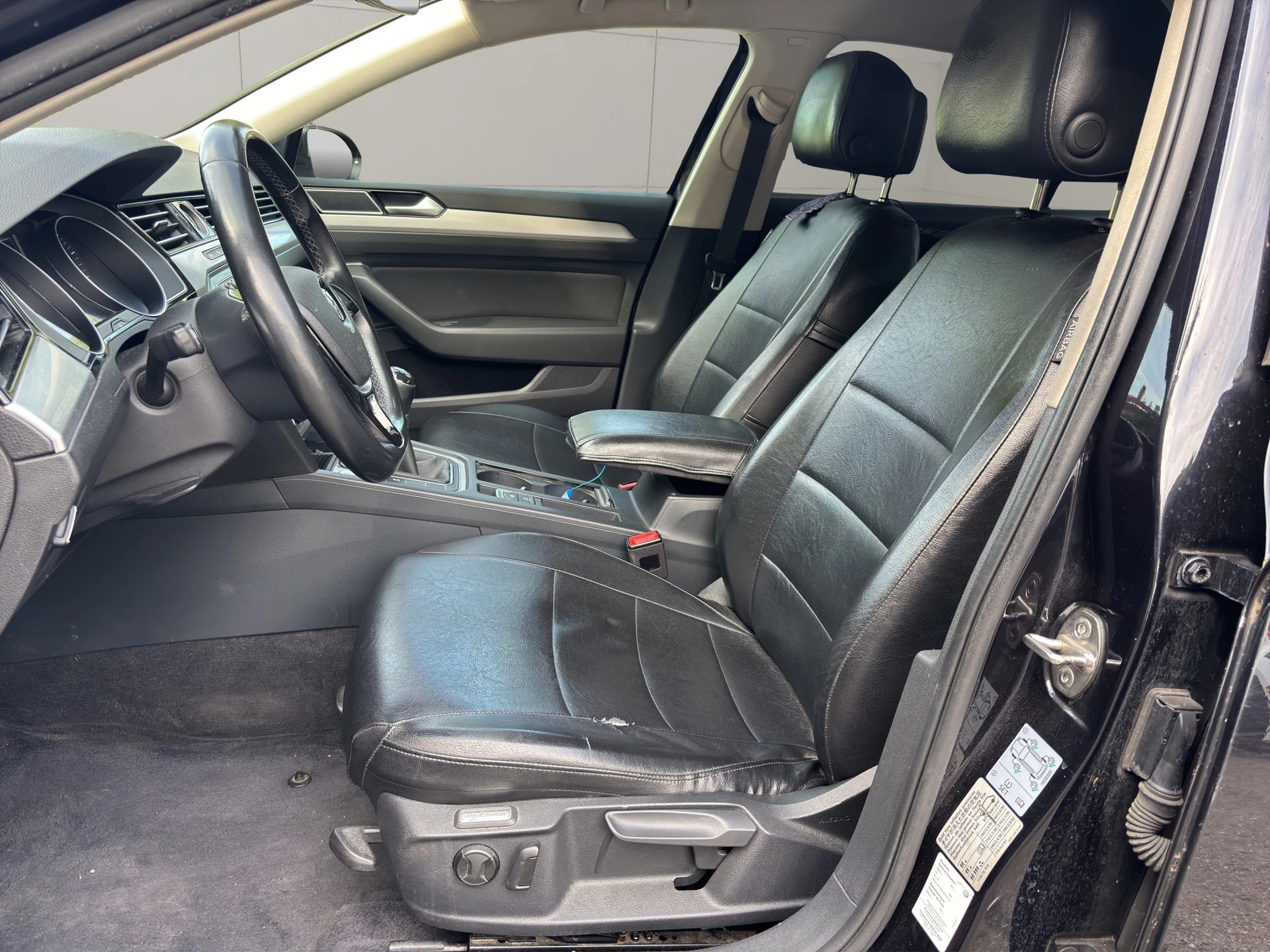 VW Passat 1.6 TDI BlM Trendline-image-9