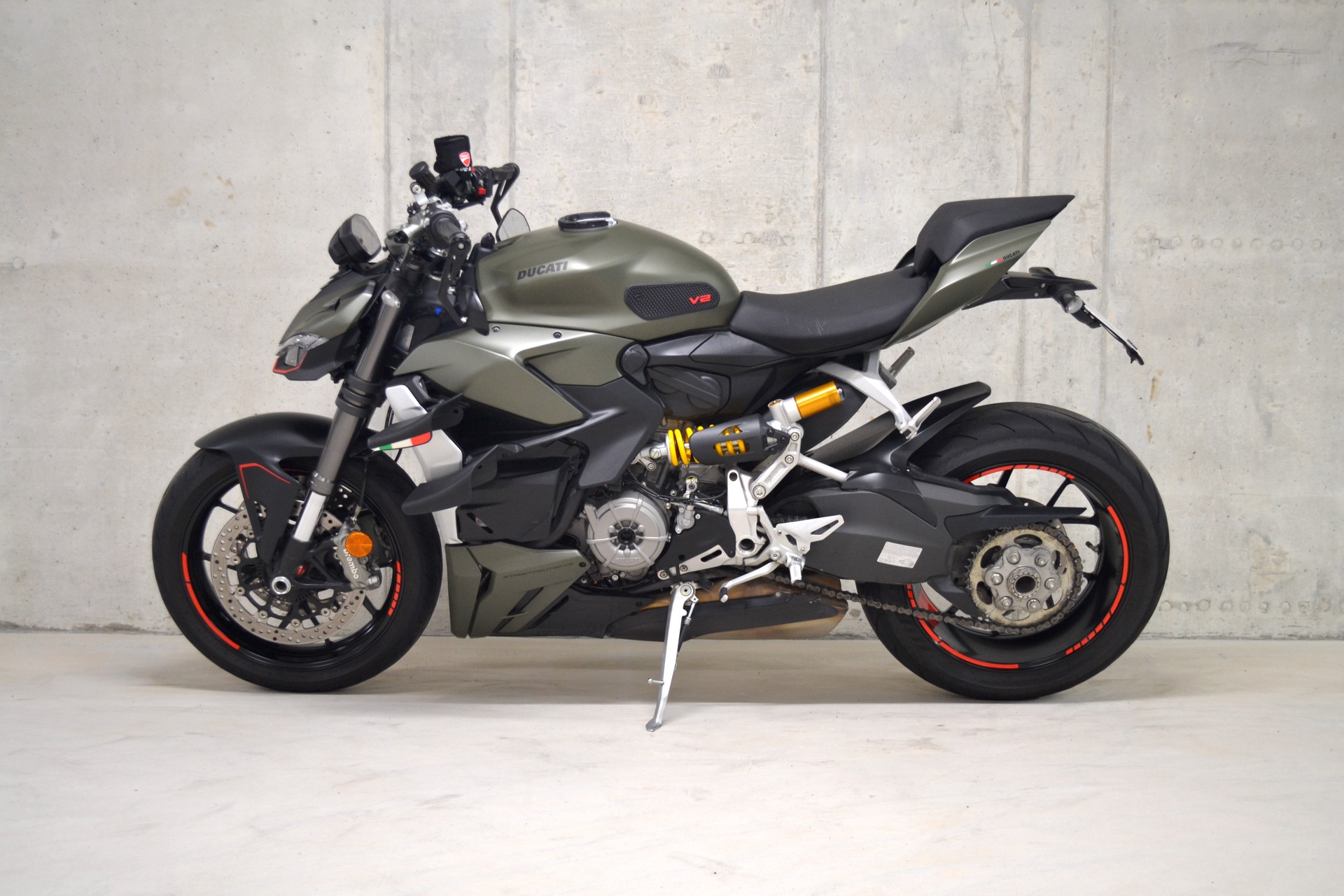 DUCATI Streetfighter V2-image-2