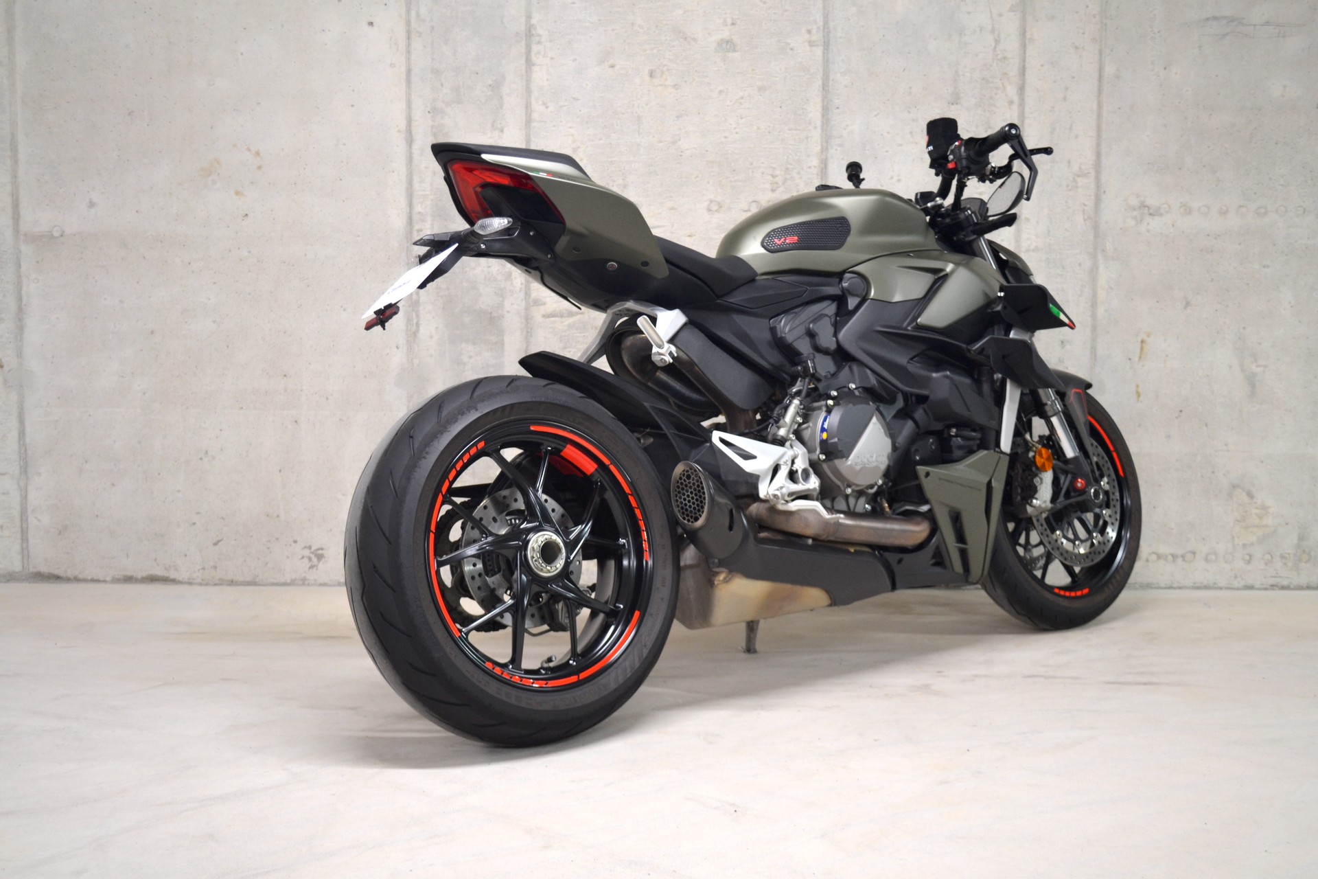 DUCATI Streetfighter V2-image-3
