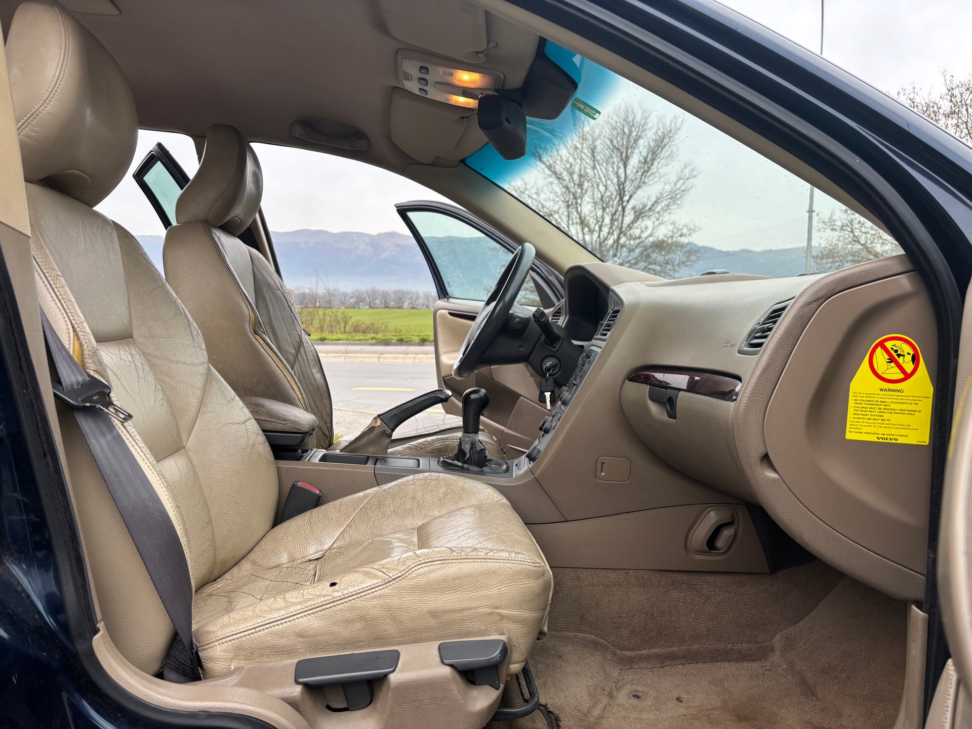 VOLVO V70 D5-image-12