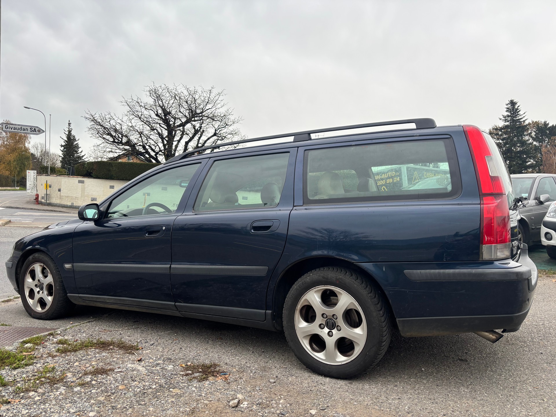 VOLVO V70 D5-image-3