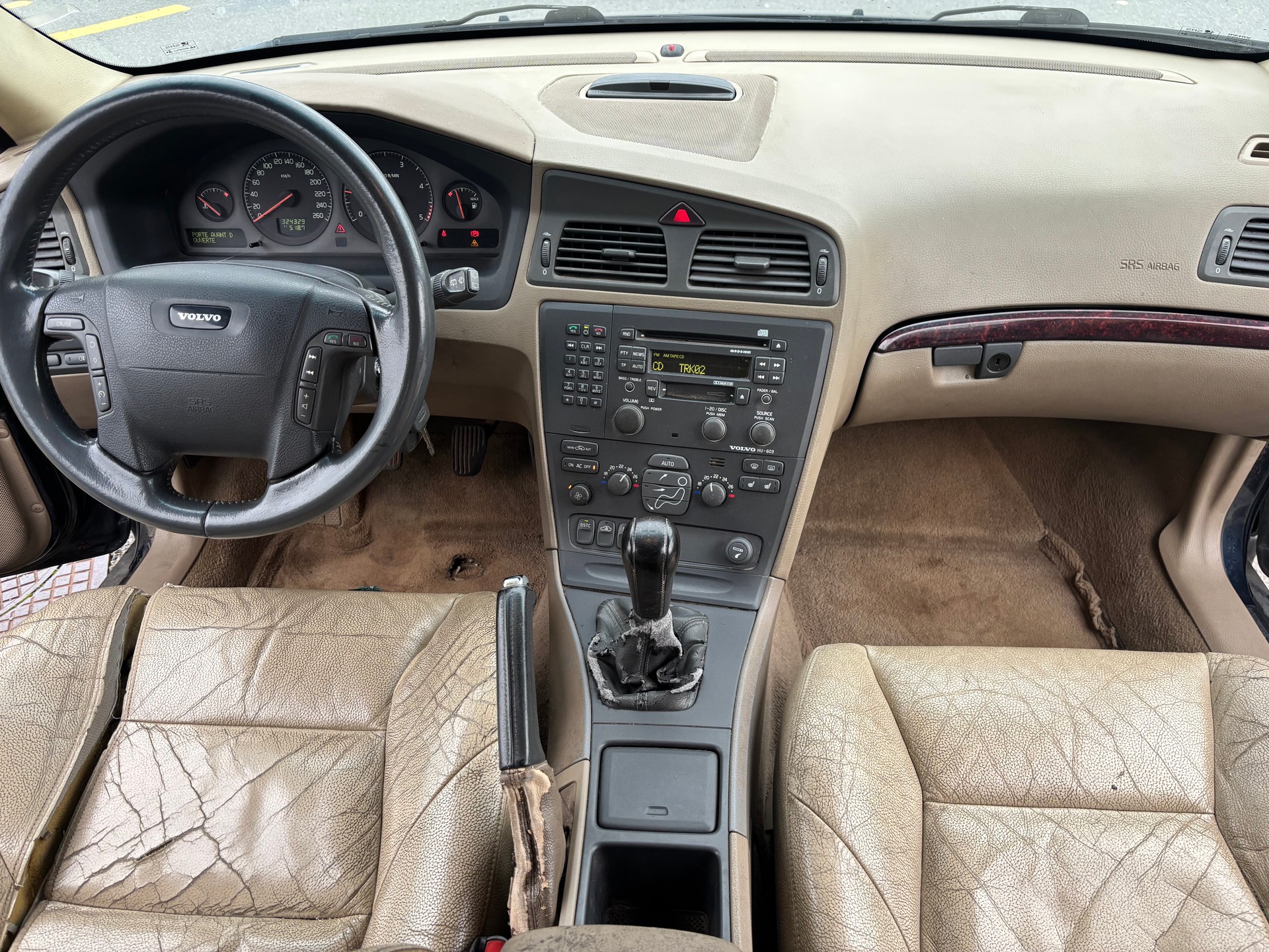 VOLVO V70 D5-image-6