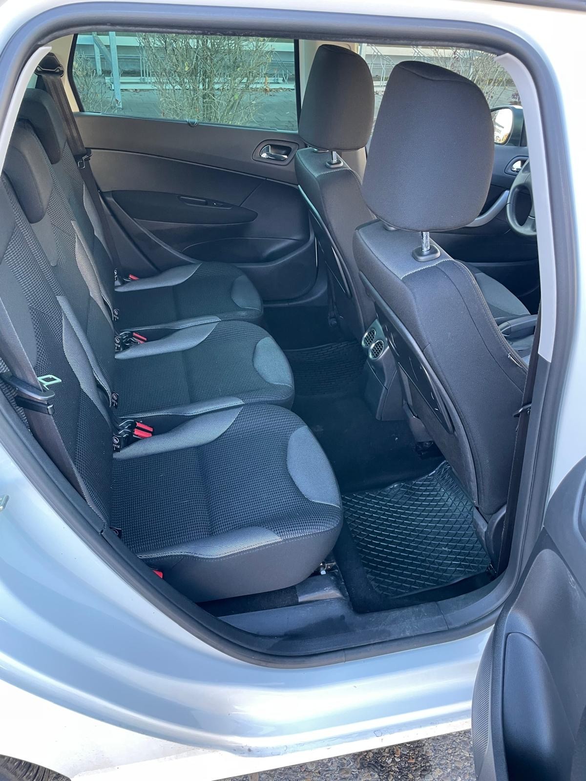 PEUGEOT 308 SW 1.6 HDI Business EGS6-image-6