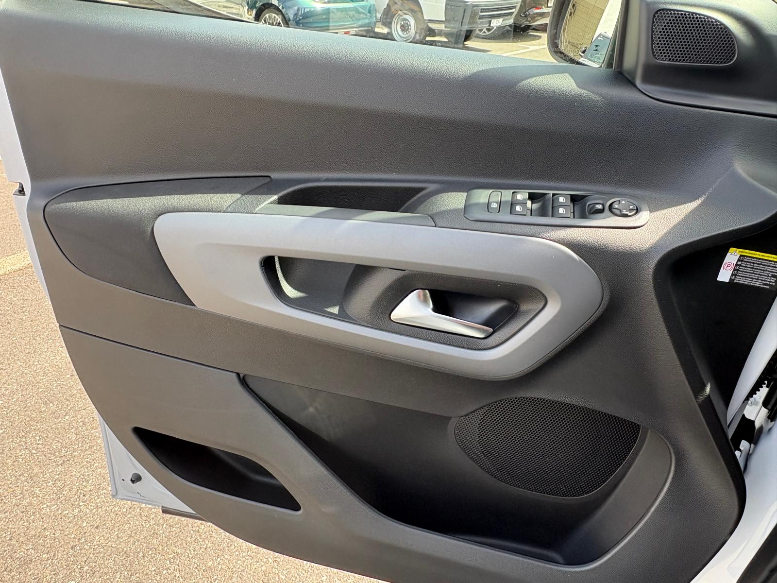 FIAT Qubo L 1.5 D La Prima 7-Sitzer-image-8