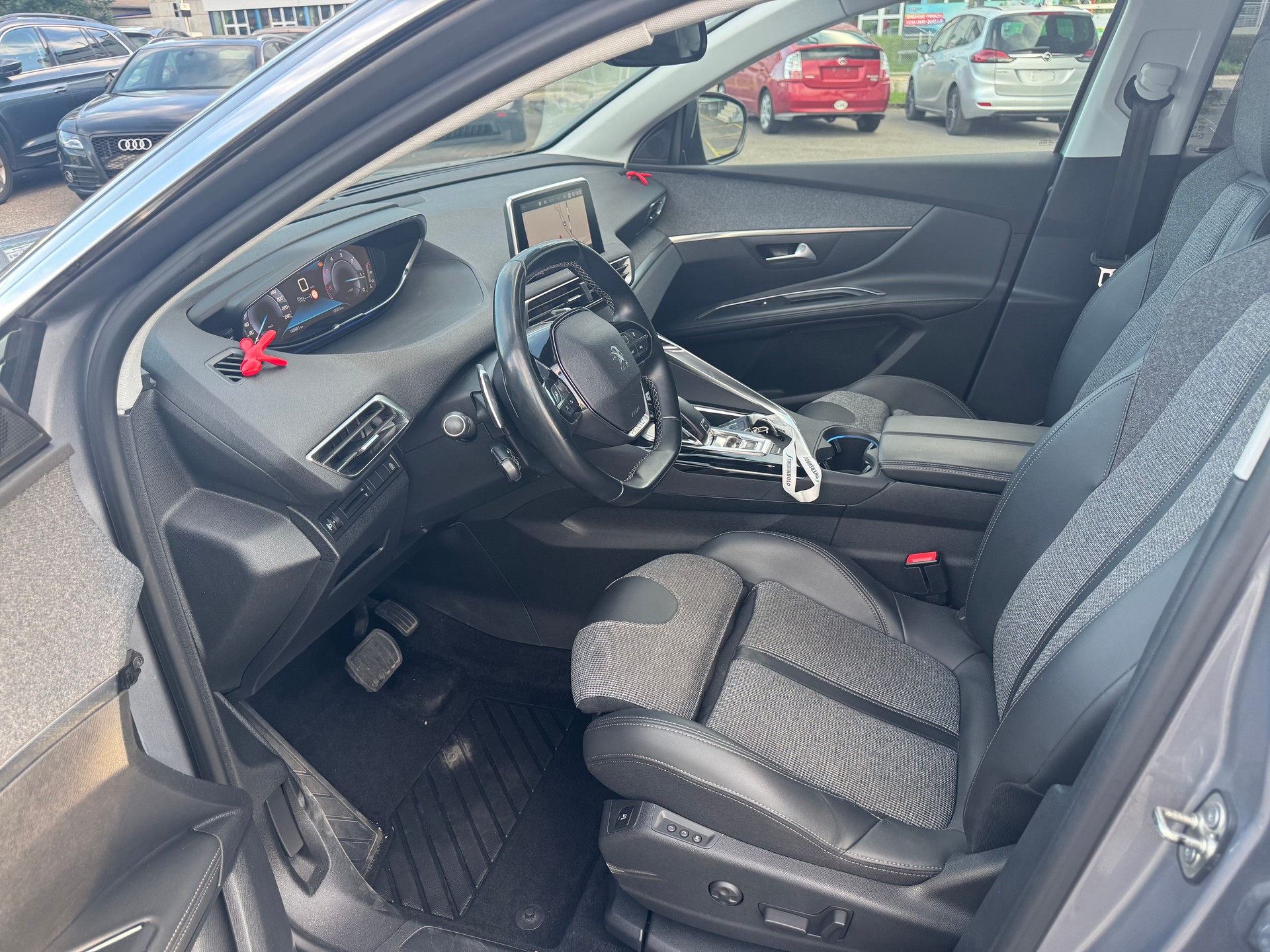 PEUGEOT 5008 1.5 BlueHDi Business Line ETA-image-6