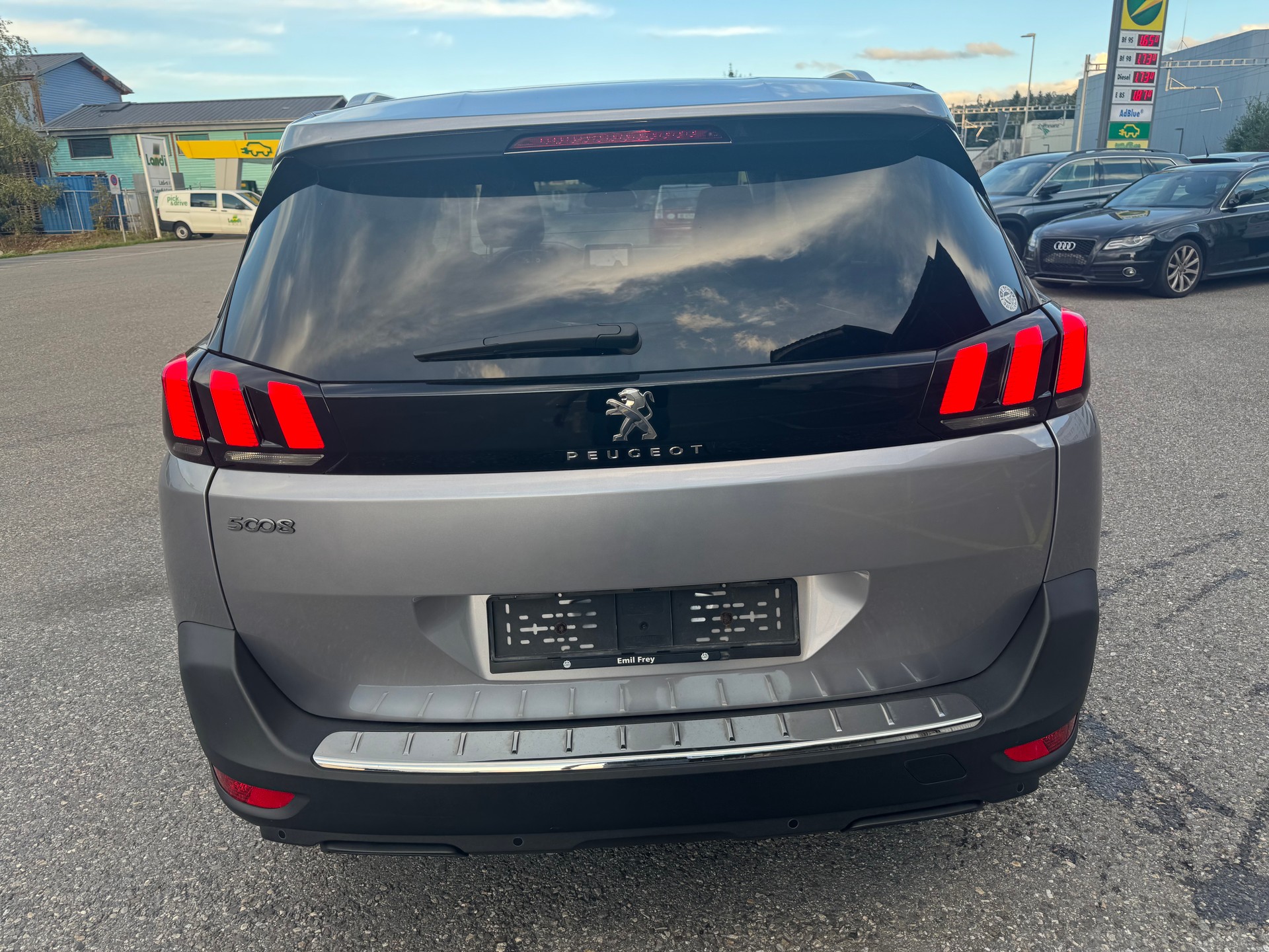 PEUGEOT 5008 1.5 BlueHDi Business Line ETA-image-2
