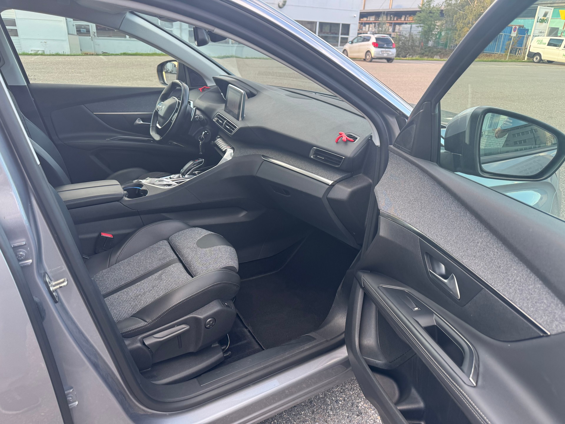 PEUGEOT 5008 1.5 BlueHDi Business Line ETA-image-8