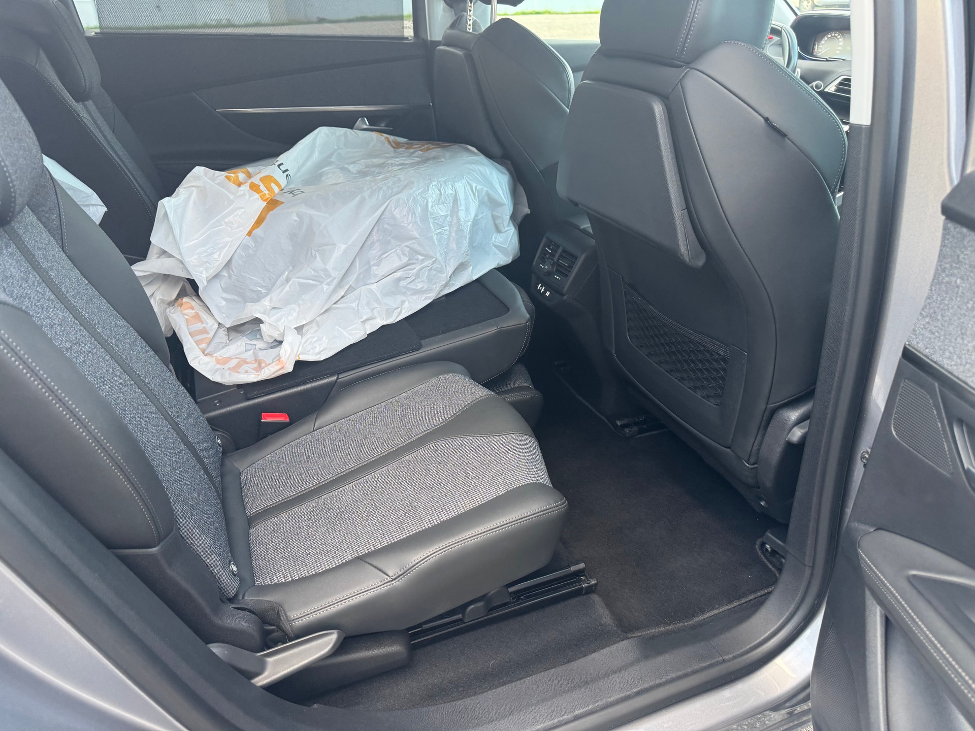 PEUGEOT 5008 1.5 BlueHDi Business Line ETA-image-10