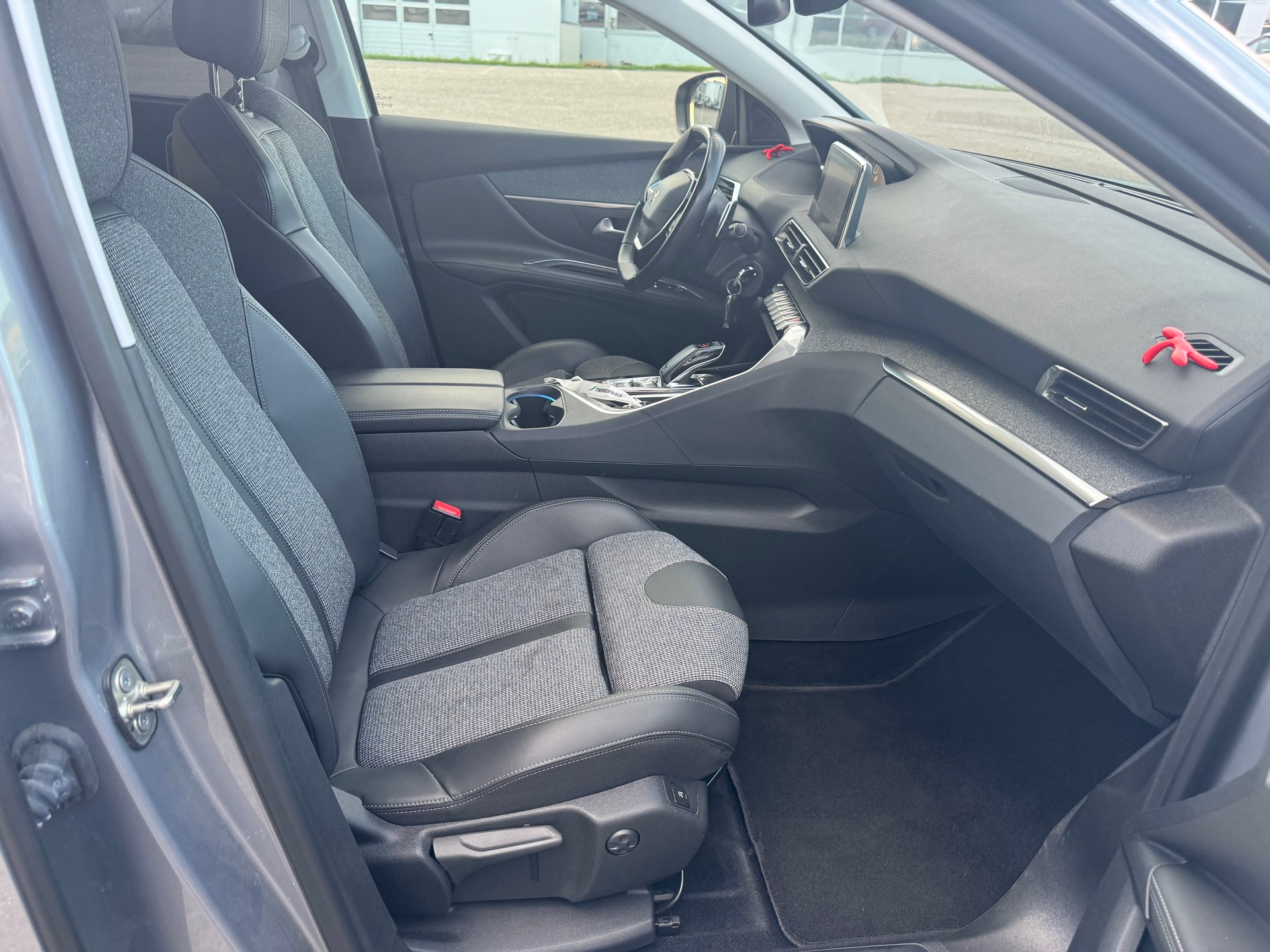 PEUGEOT 5008 1.5 BlueHDi Business Line ETA-image-7