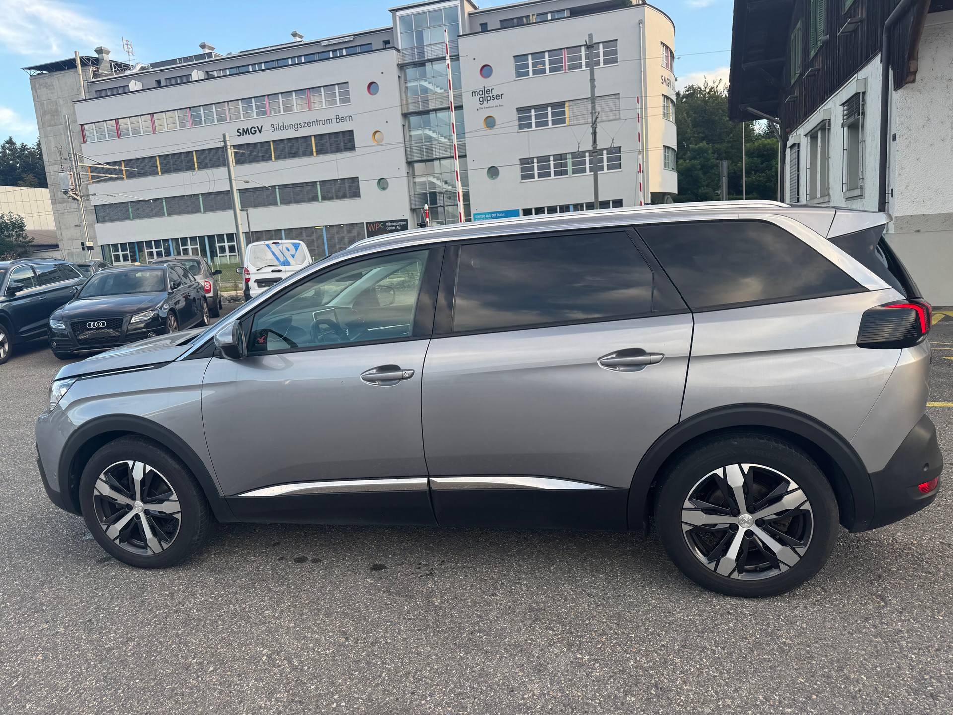 PEUGEOT 5008 1.5 BlueHDi Business Line ETA-image-3