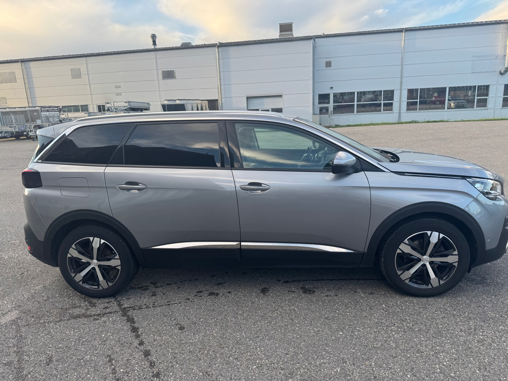 PEUGEOT 5008 1.5 BlueHDi Business Line ETA-image-1