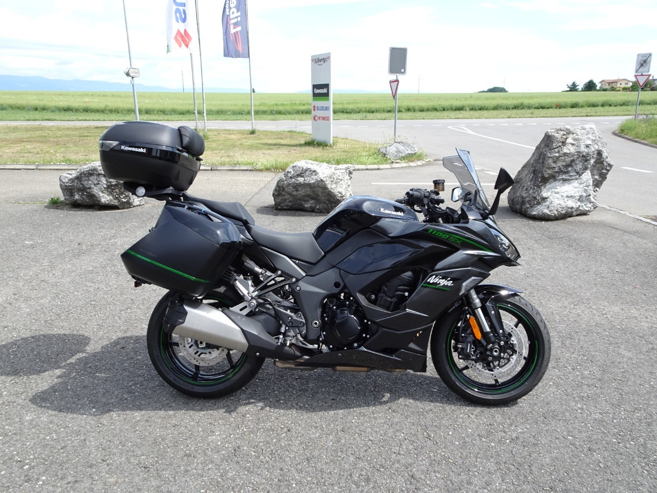 KAWASAKI Ninja 1100 SX Tourer +-image-1