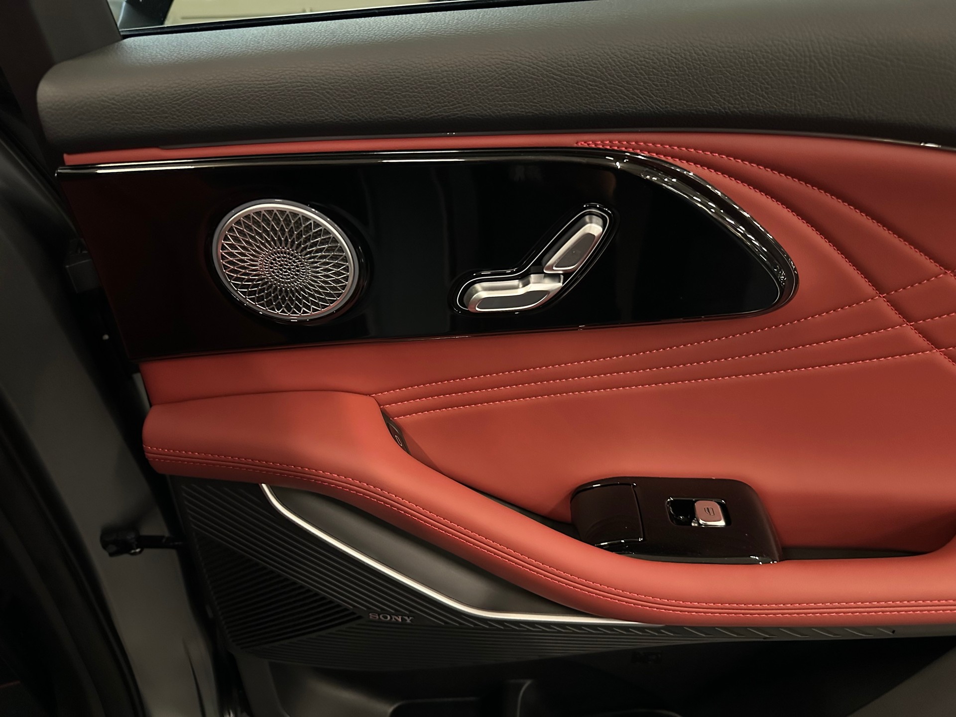 OMODA 9 PHEV SHS Exclusive AWD (Grau Matt)-image-20