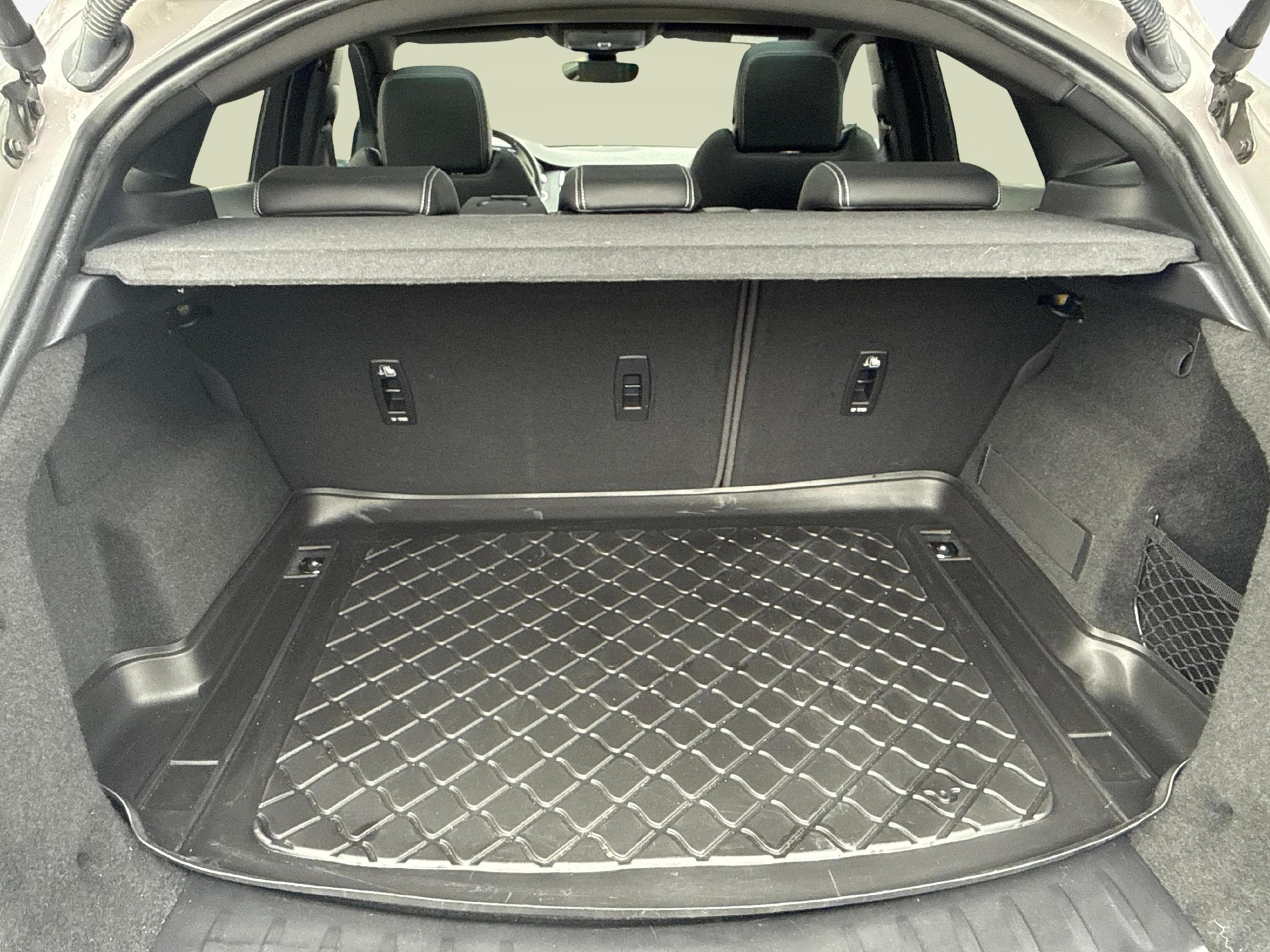 JAGUAR E-Pace 2.0 T 250 R-Dynamic SE AWD mit Panoramadach-image-11