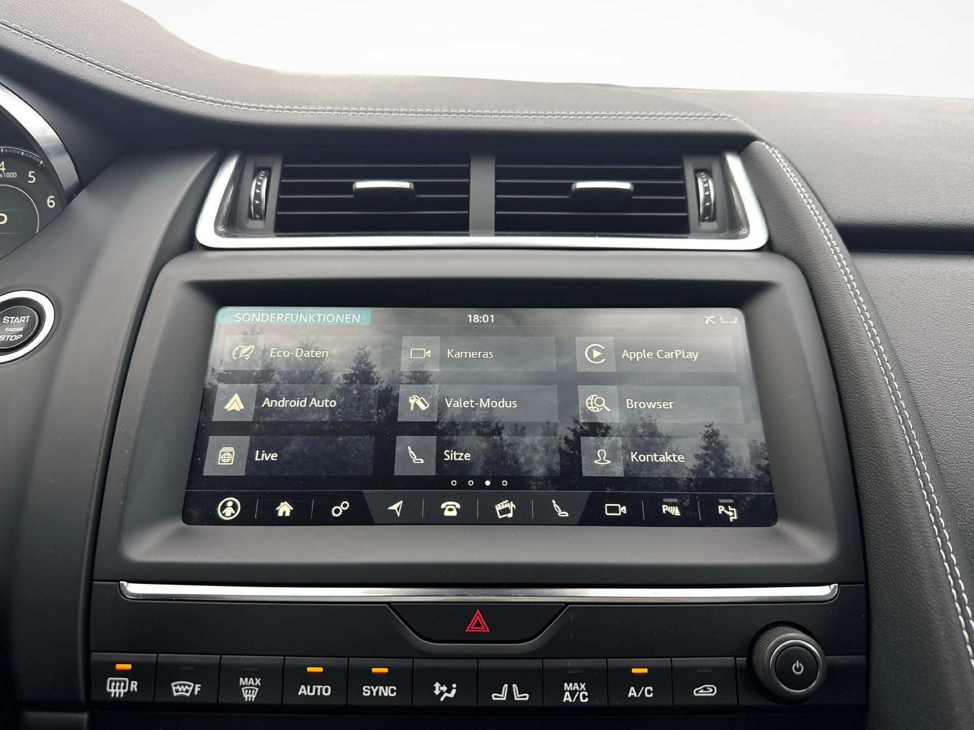 JAGUAR E-Pace 2.0 T 250 R-Dynamic SE AWD mit Panoramadach-image-13