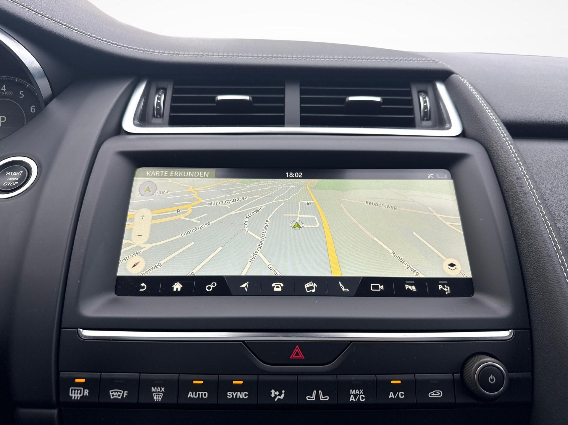JAGUAR E-Pace 2.0 T 250 R-Dynamic SE AWD mit Panoramadach-image-14