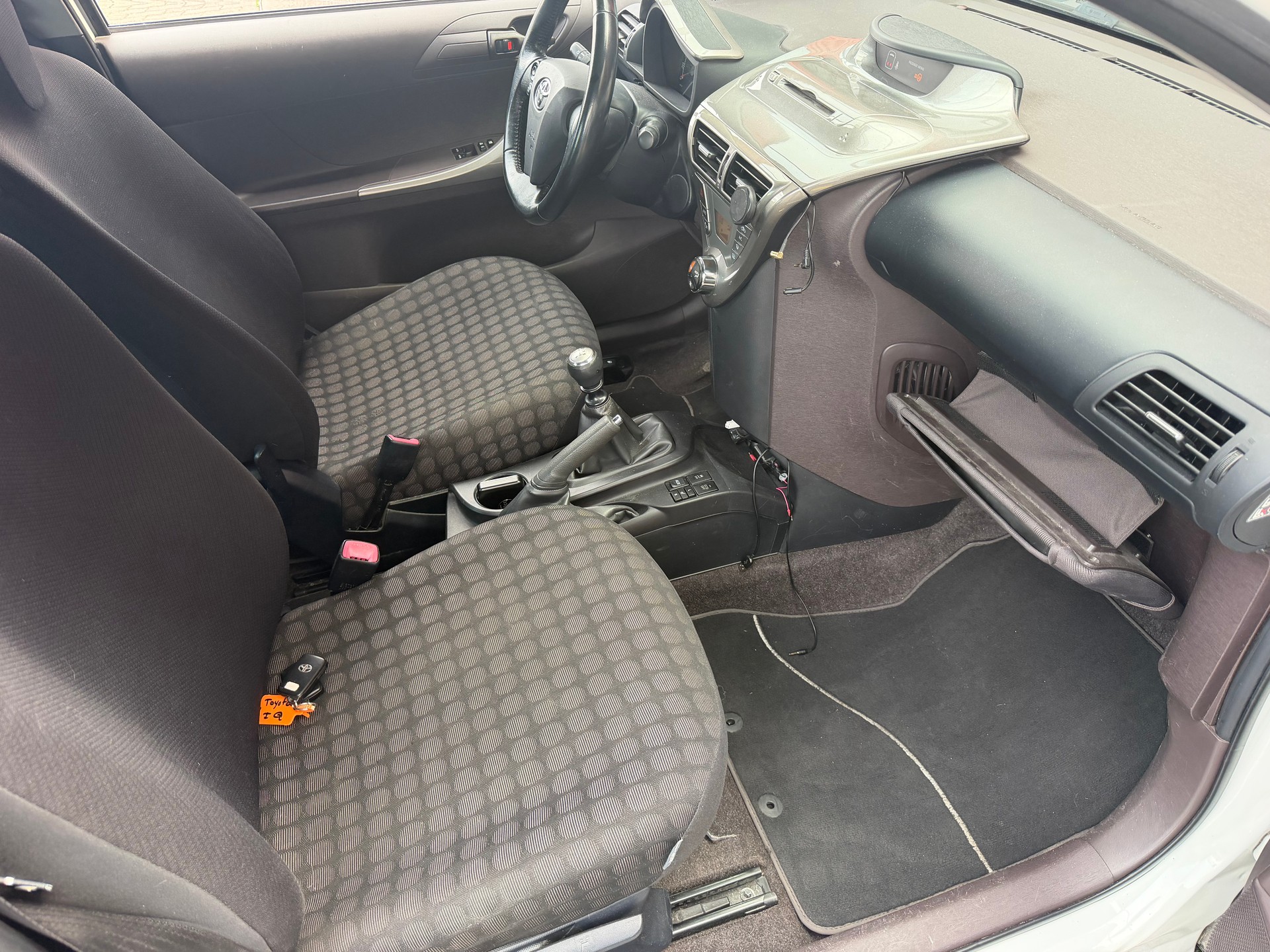 TOYOTA iQ3 1.33 Dual VVT-i-image-10