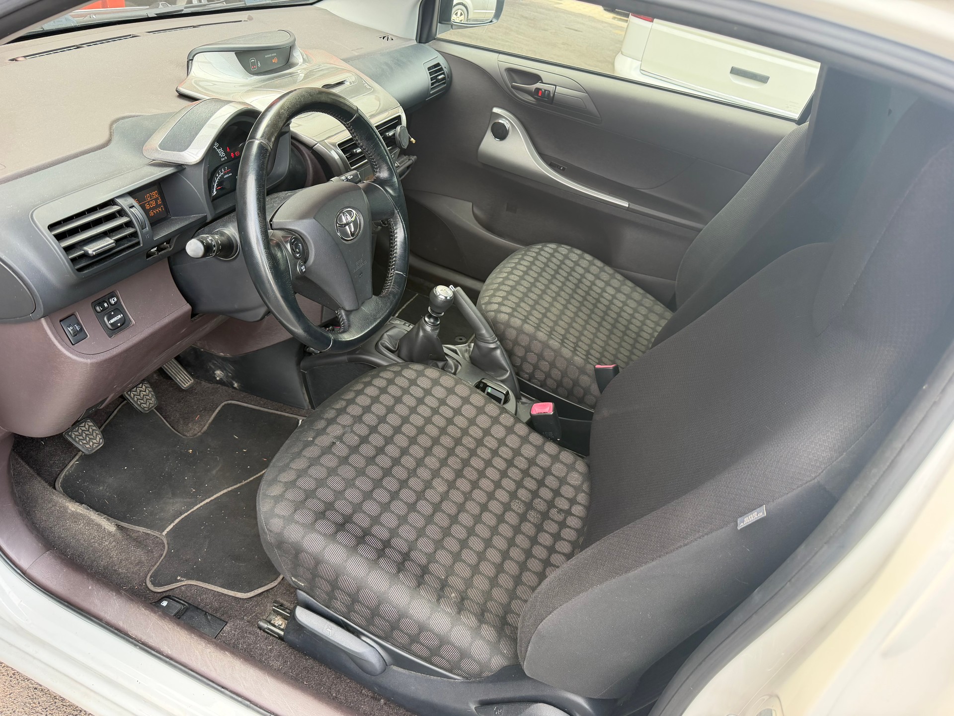 TOYOTA iQ3 1.33 Dual VVT-i-image-6