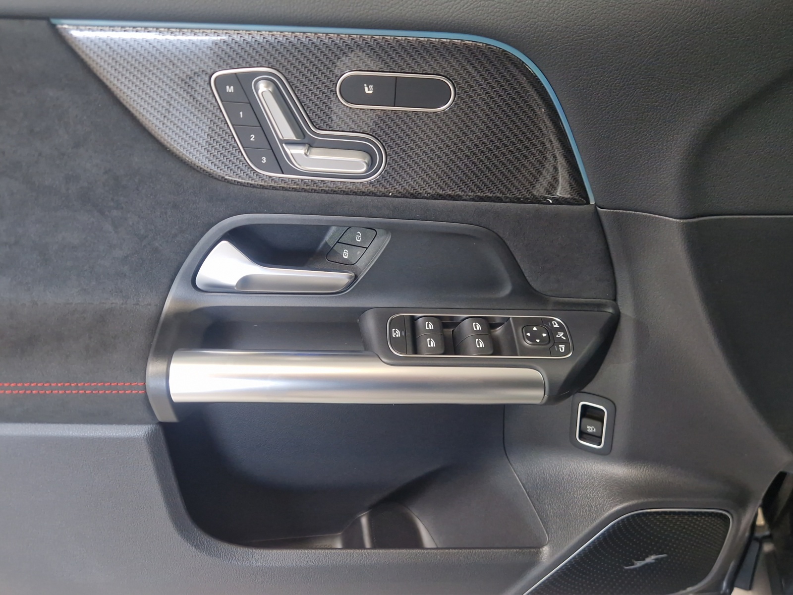 MERCEDES-BENZ GLA 220 4Matic 8G-DCT-image-7