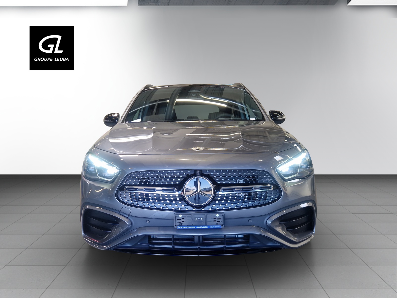 MERCEDES-BENZ GLA 220 4Matic 8G-DCT-showroom-element-1