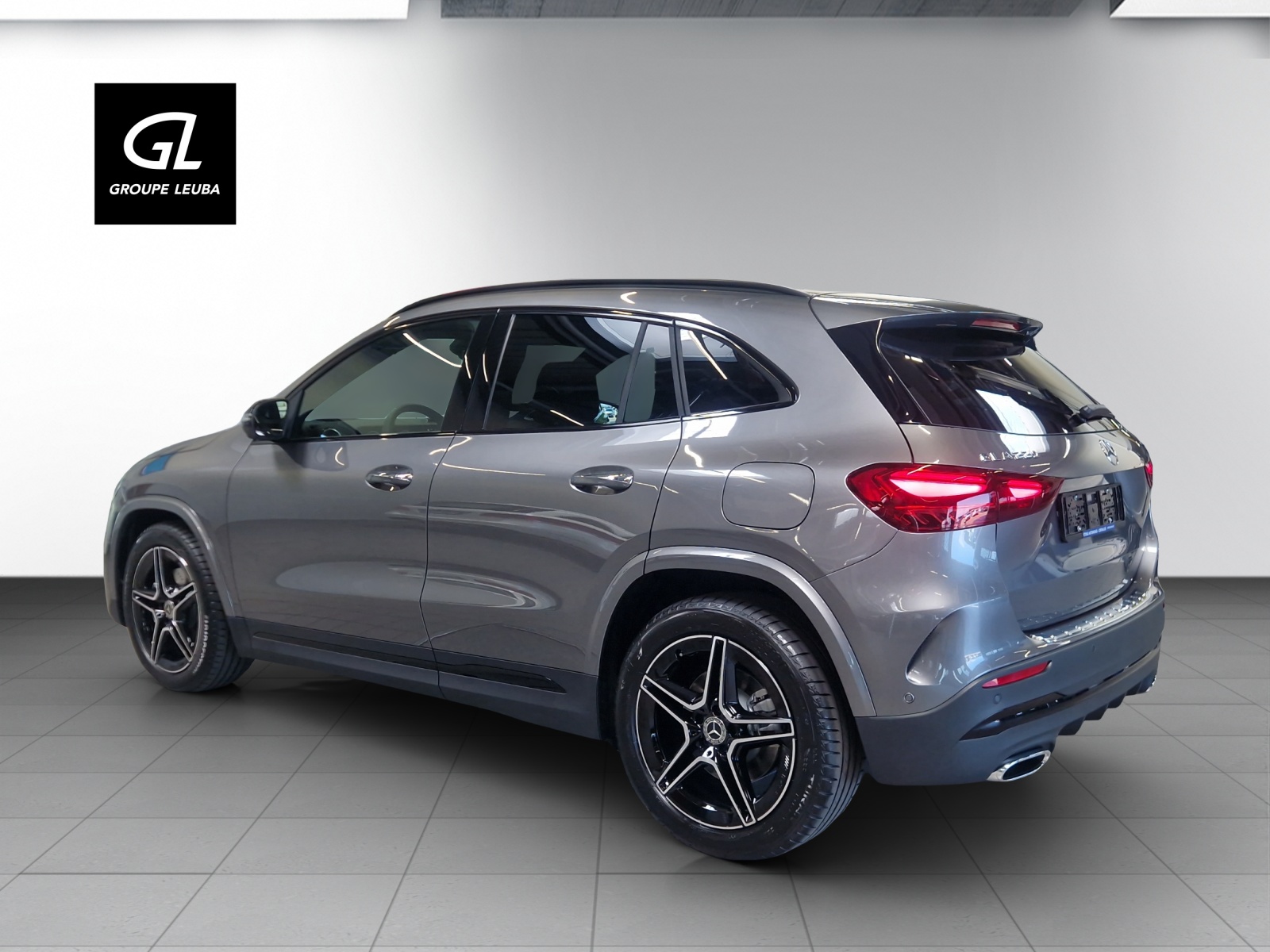 MERCEDES-BENZ GLA 220 4Matic 8G-DCT-showroom-element-3