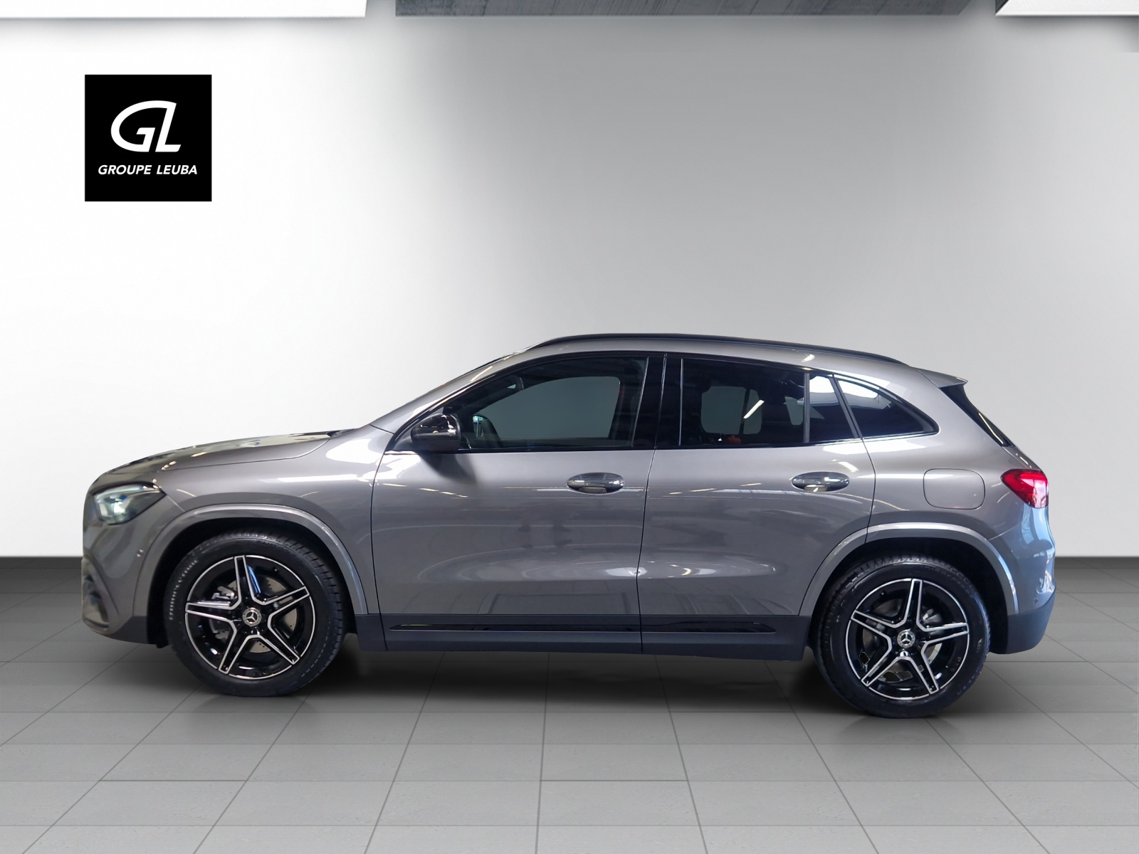 MERCEDES-BENZ GLA 220 4Matic 8G-DCT-showroom-element-2